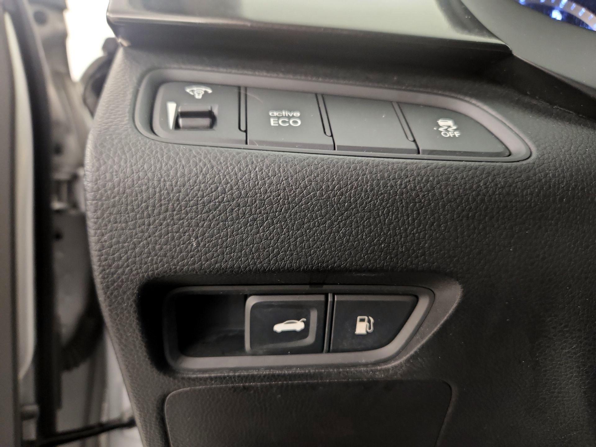 Thumbnail: 2014 Hyundai Azera - 13