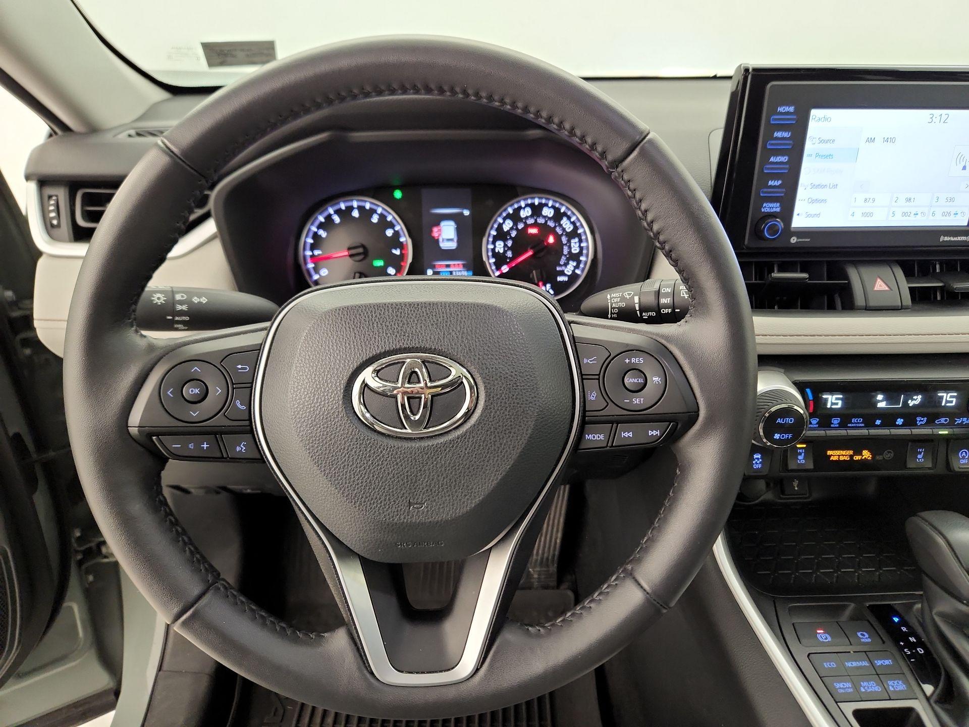 Thumbnail: 2022 Toyota RAV4 - 10