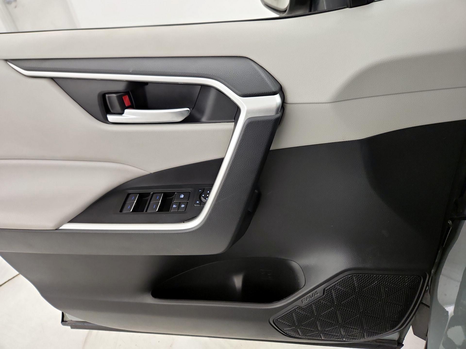 Thumbnail: 2022 Toyota RAV4 - 12