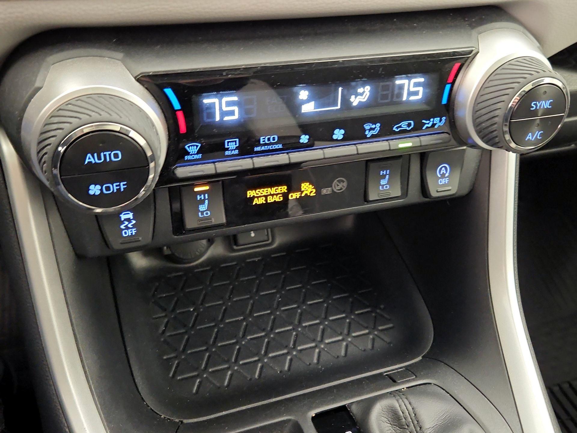 Thumbnail: 2022 Toyota RAV4 - 17