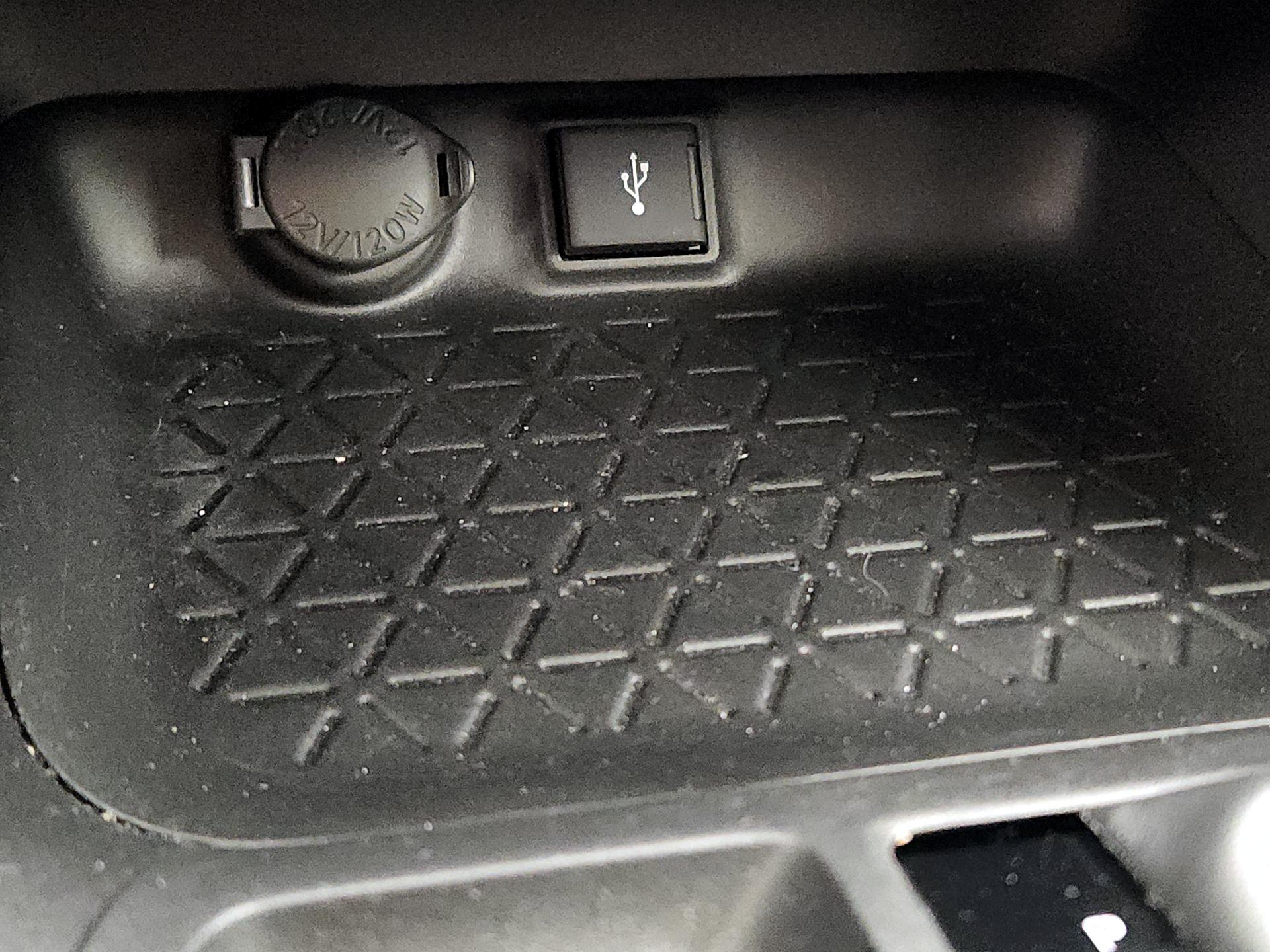 Thumbnail: 2022 Toyota RAV4 - 19