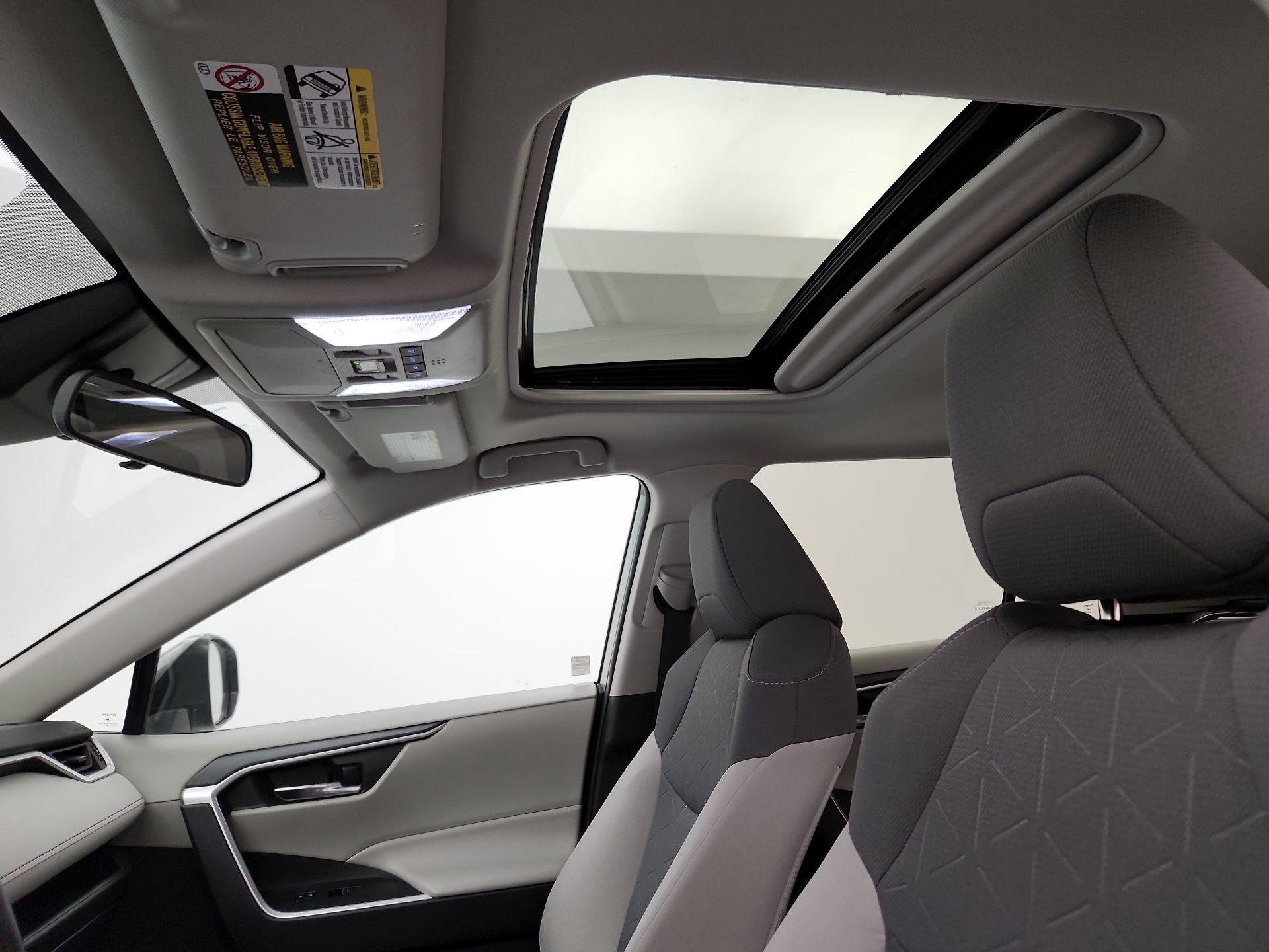 Thumbnail: 2022 Toyota RAV4 - 20