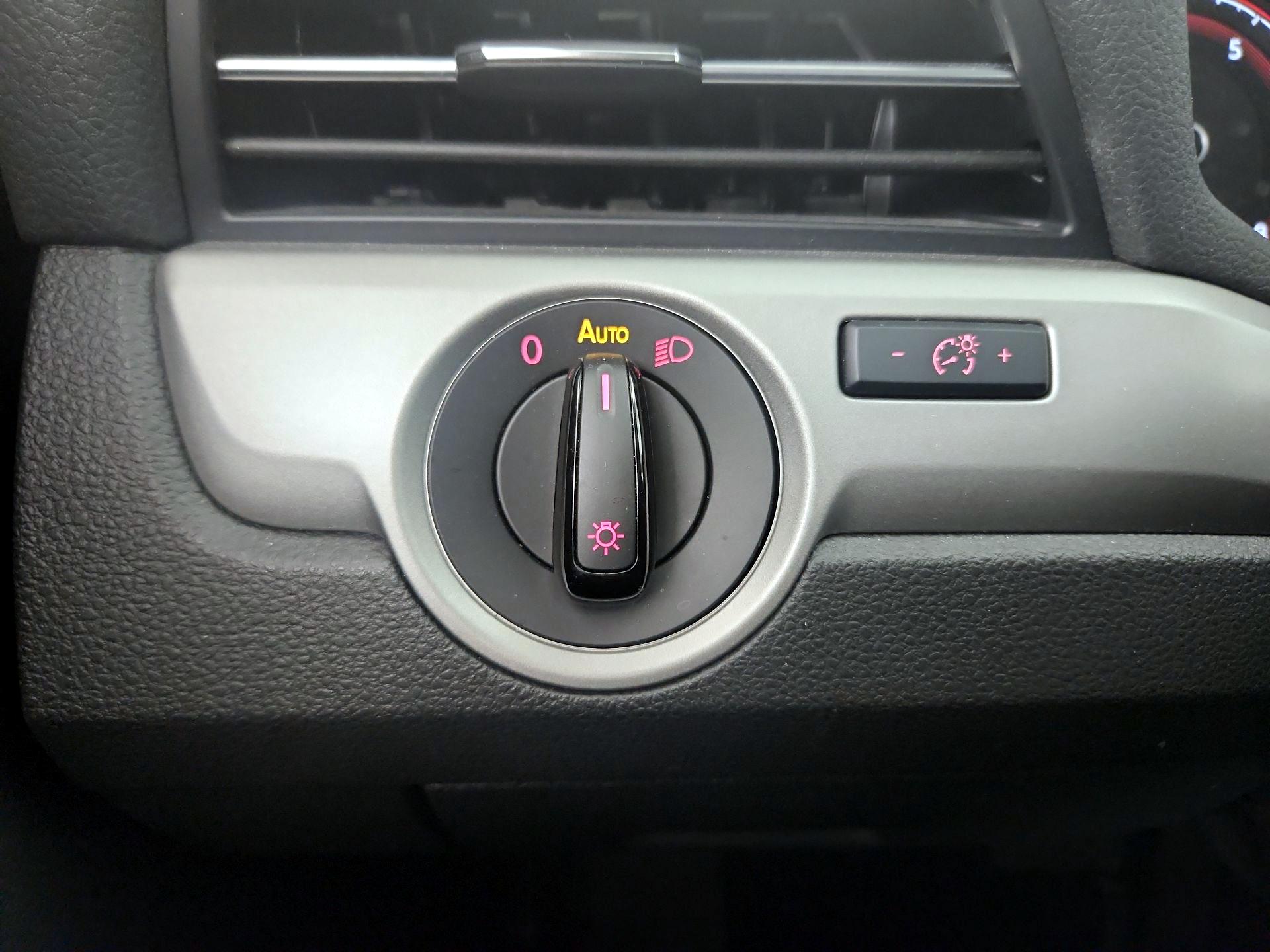 Thumbnail: 2021 Volkswagen Passat - 13