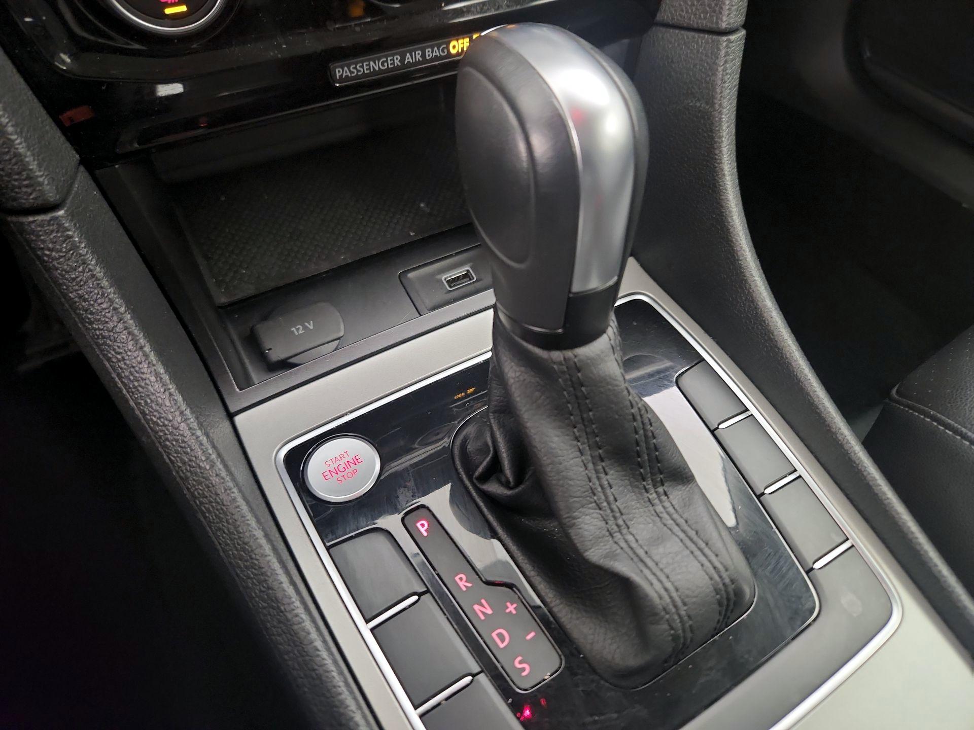 Thumbnail: 2021 Volkswagen Passat - 17