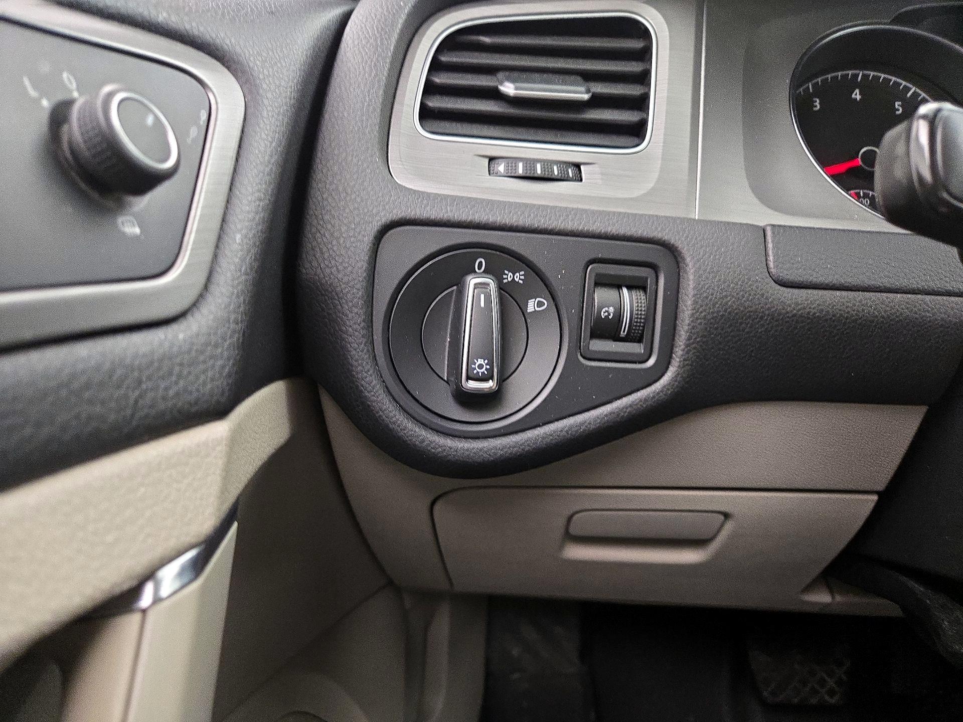 Thumbnail: 2016 Volkswagen Golf - 13