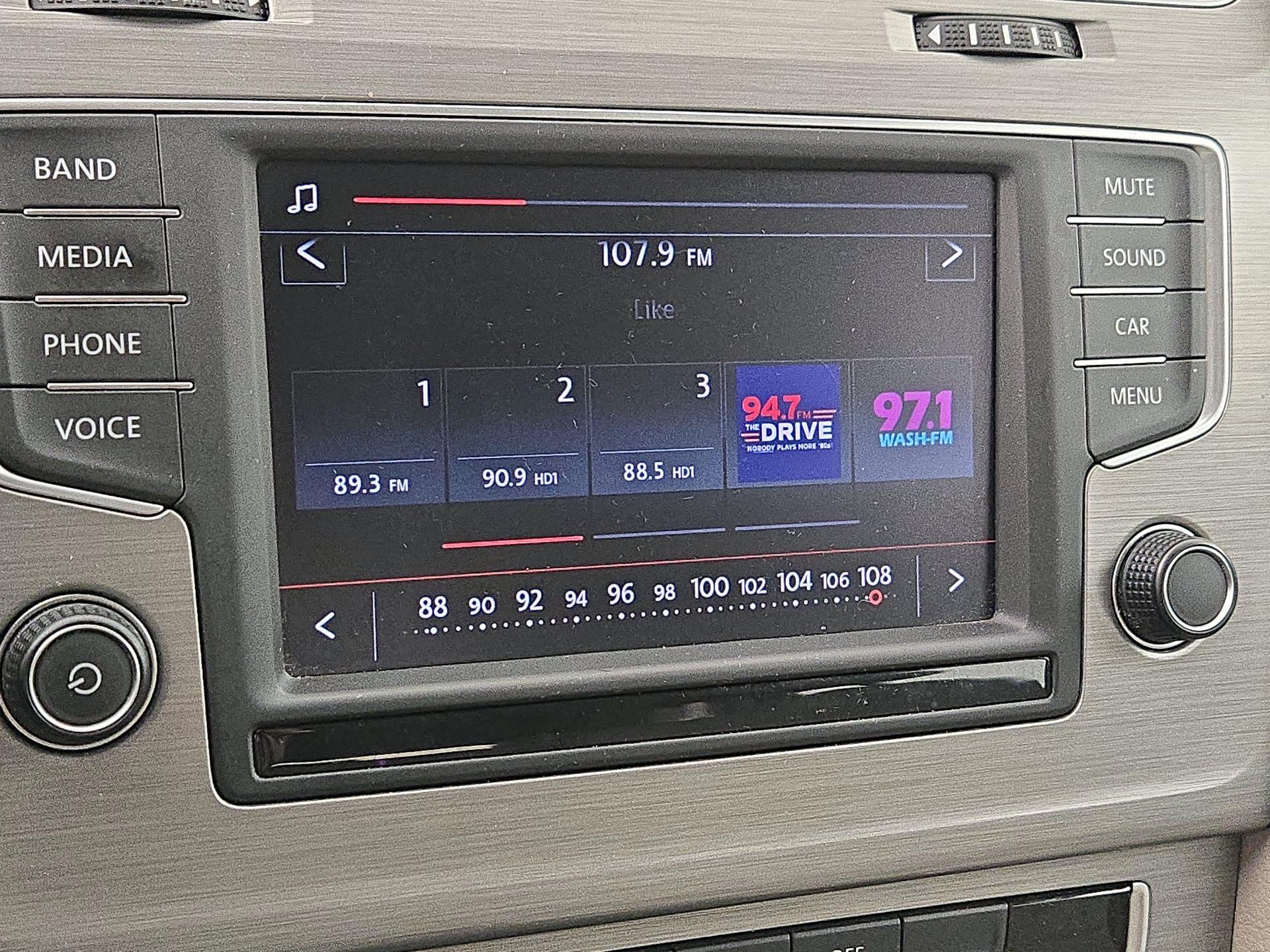 Thumbnail: 2016 Volkswagen Golf - 15