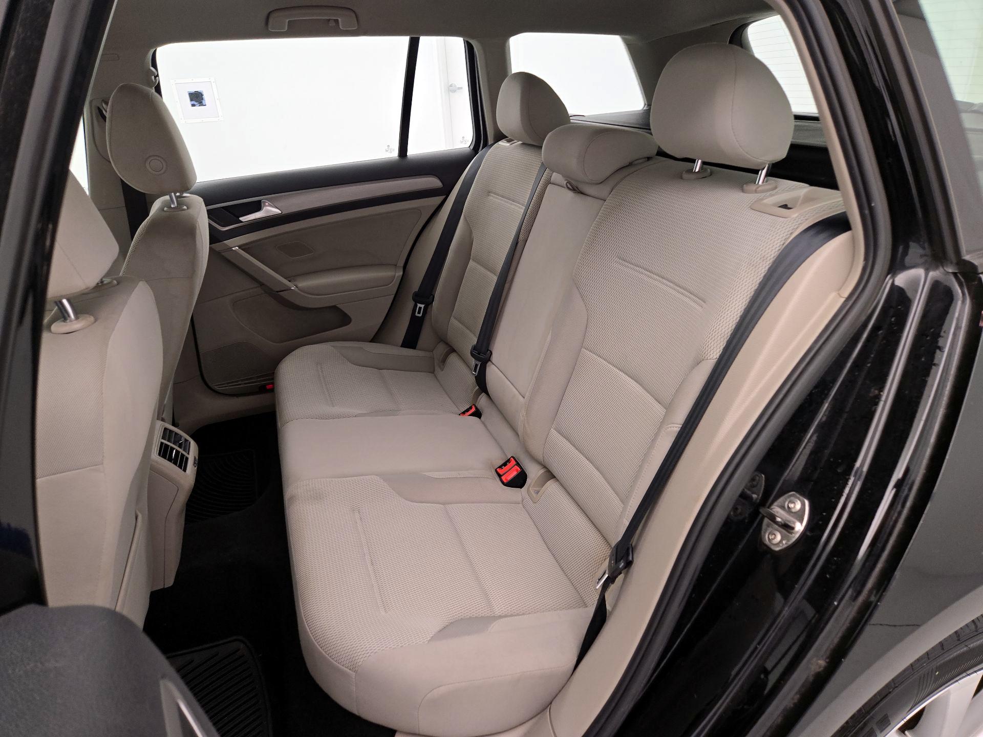 Thumbnail: 2016 Volkswagen Golf - 19