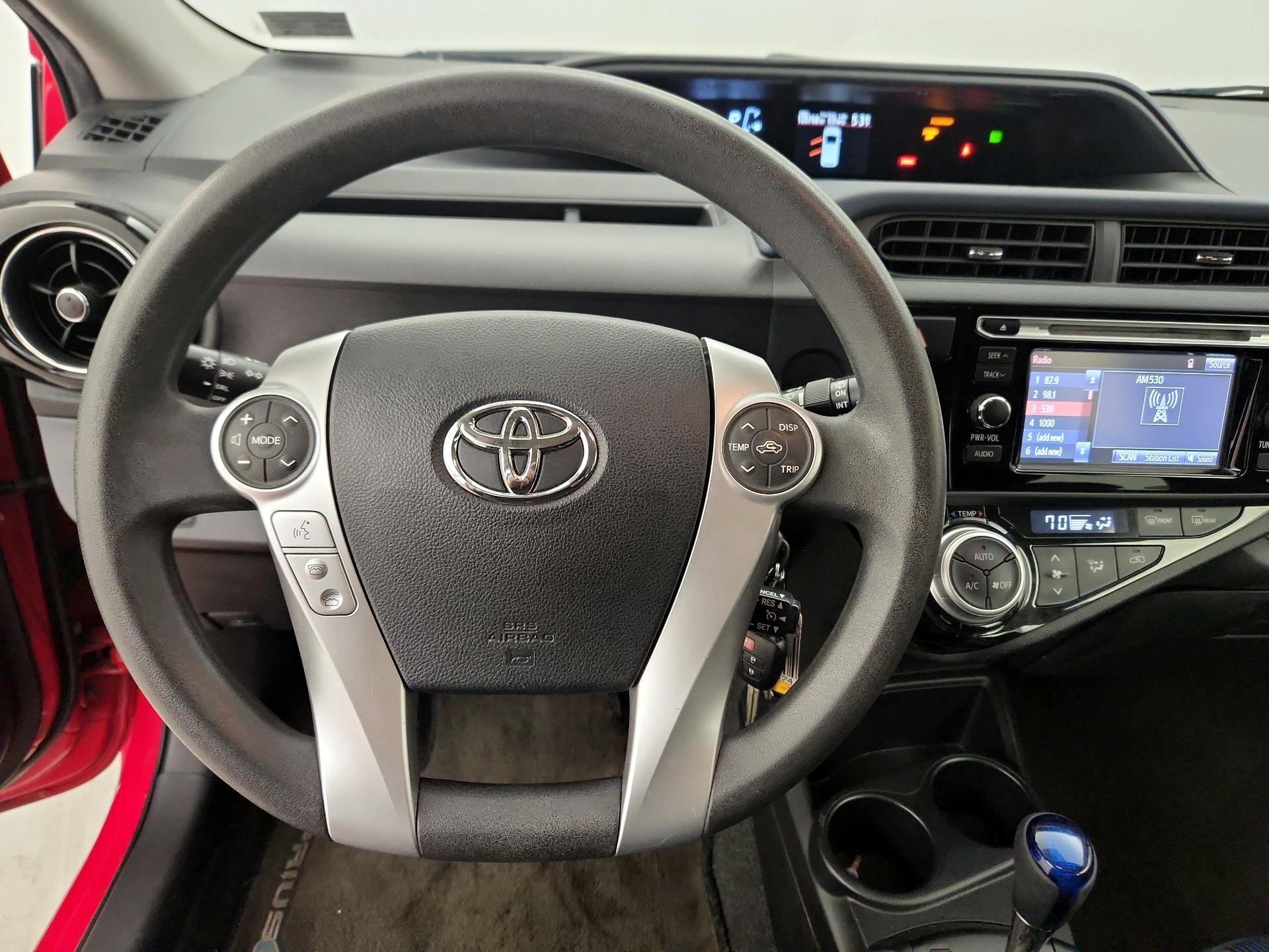 Thumbnail: 2015 Toyota Prius c - 10