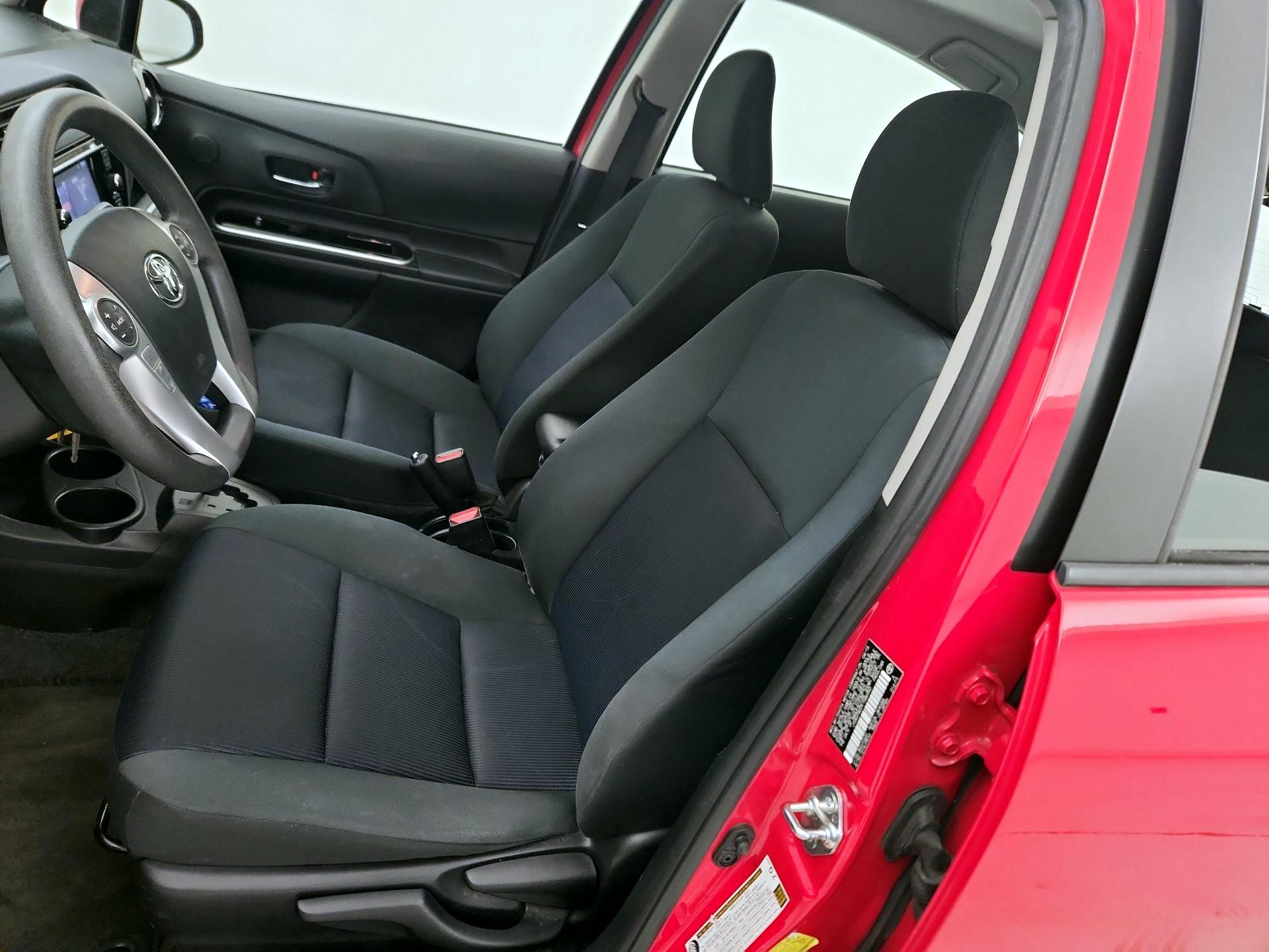 Thumbnail: 2015 Toyota Prius c - 11