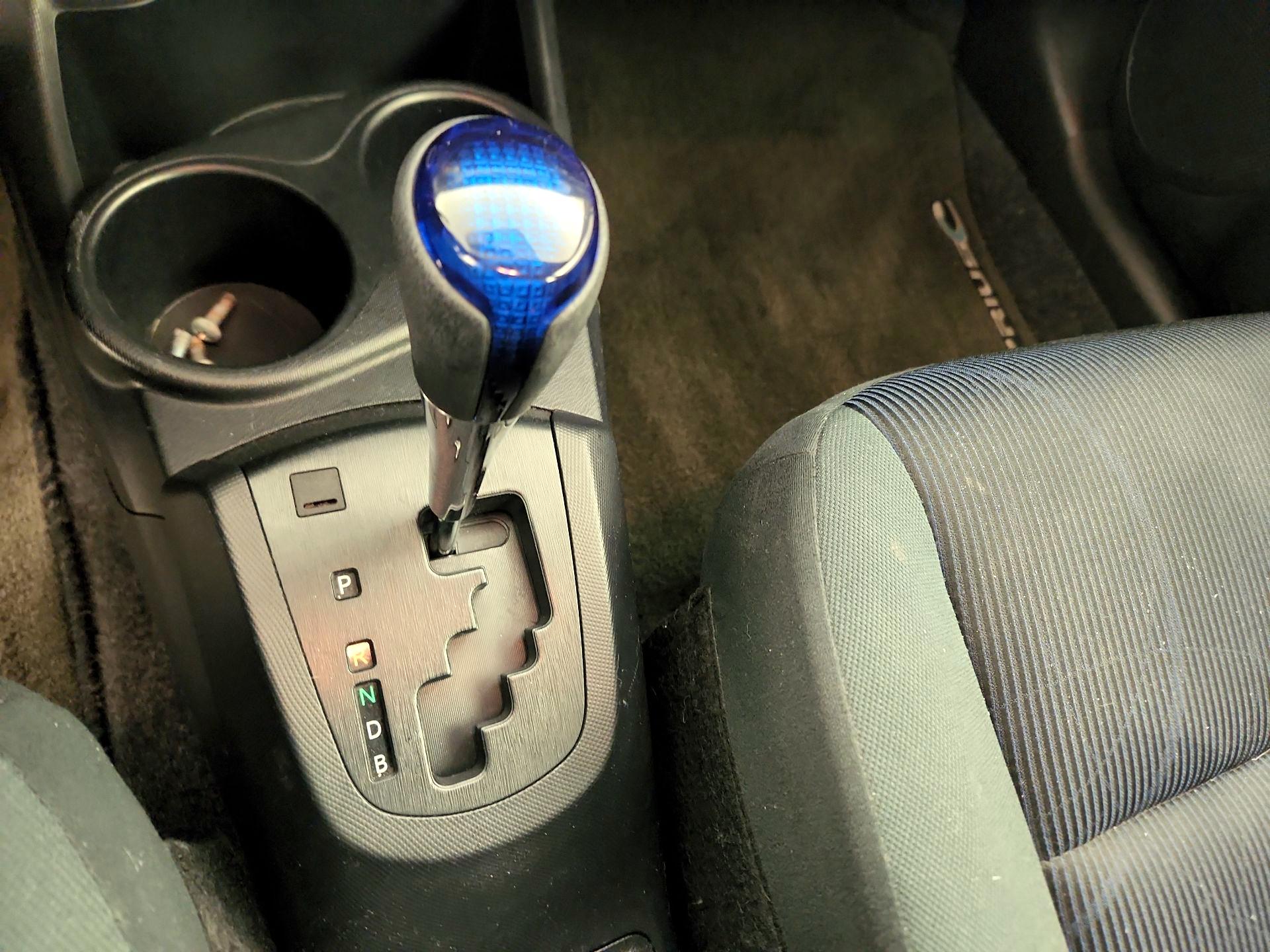 Thumbnail: 2015 Toyota Prius c - 17