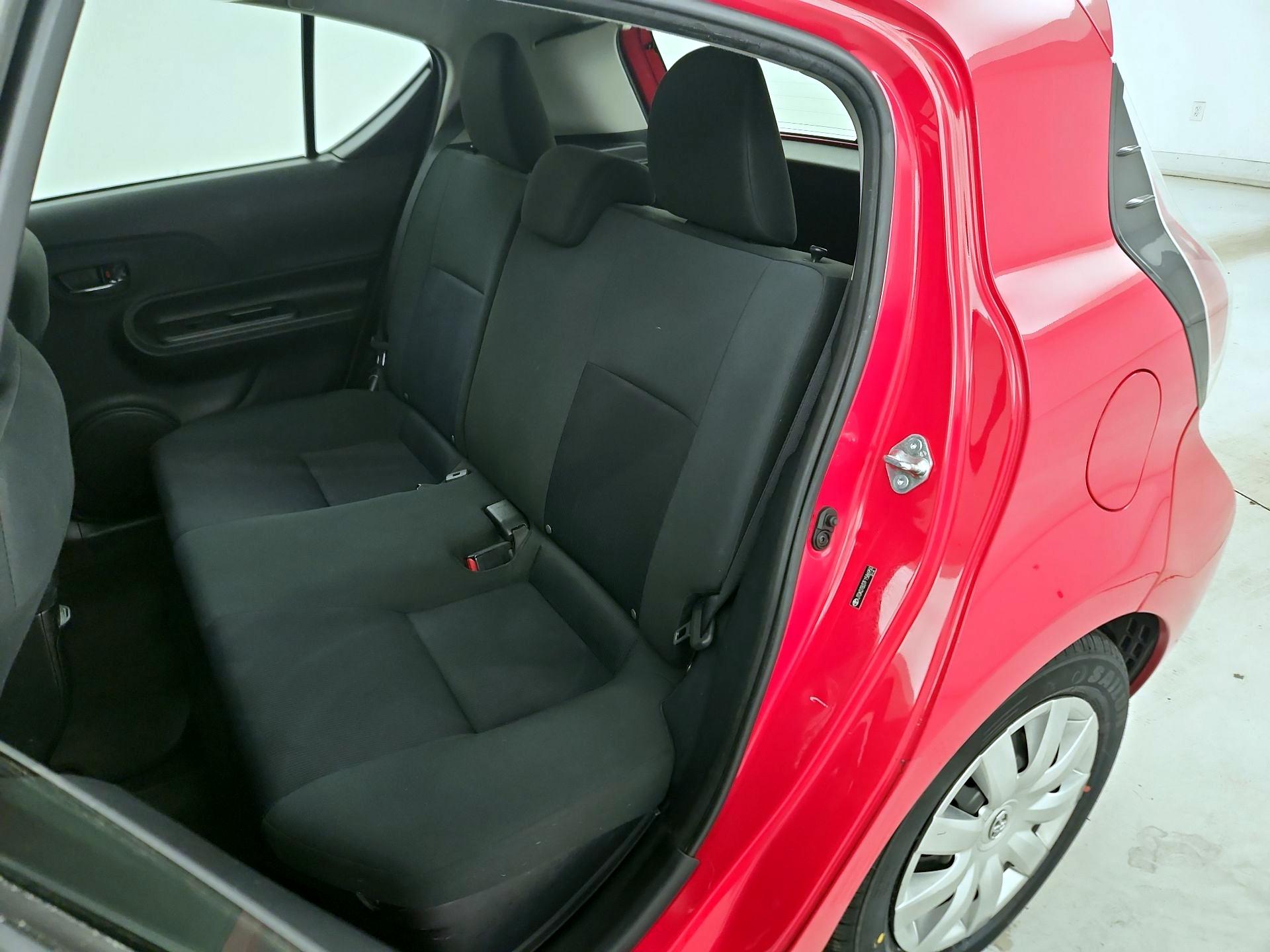 Thumbnail: 2015 Toyota Prius c - 18