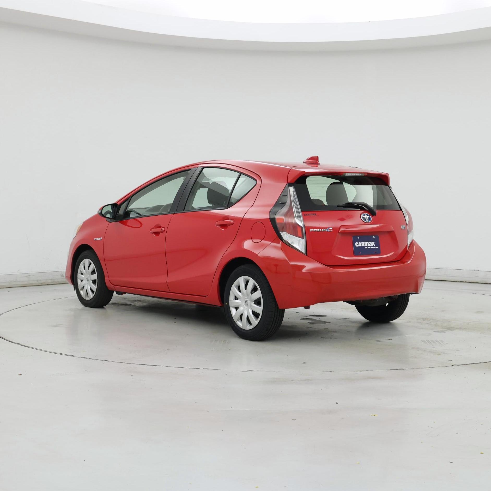 Thumbnail: 2015 Toyota Prius c - 2