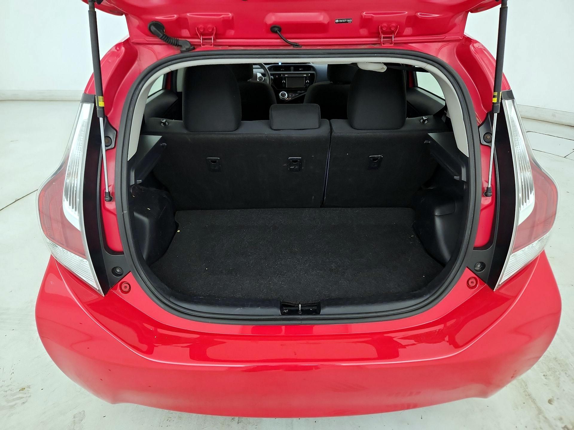 Thumbnail: 2015 Toyota Prius c - 19