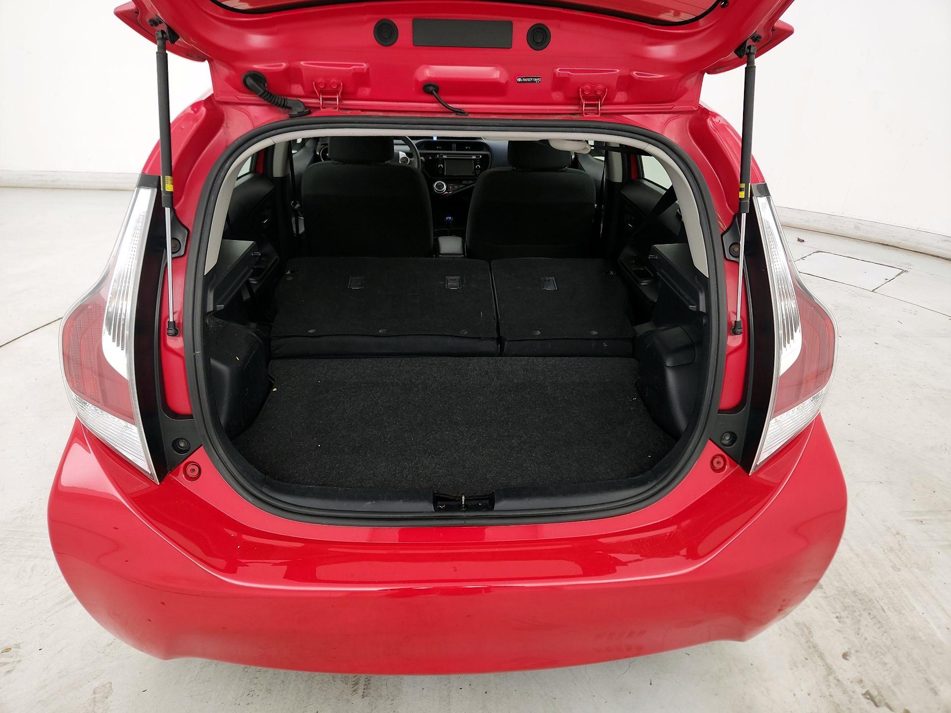 Thumbnail: 2015 Toyota Prius c - 20