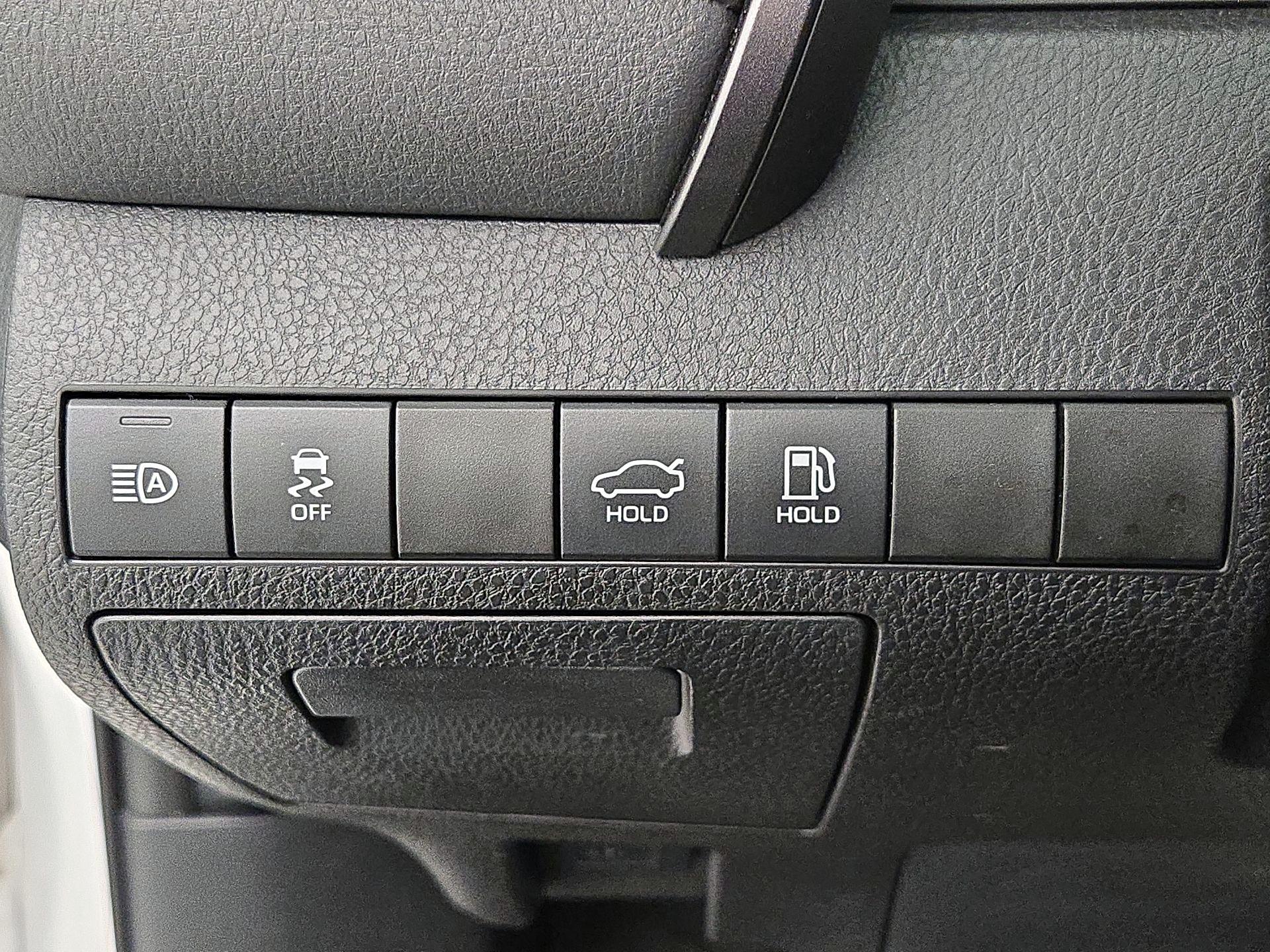 Thumbnail: 2019 Toyota Camry - 13