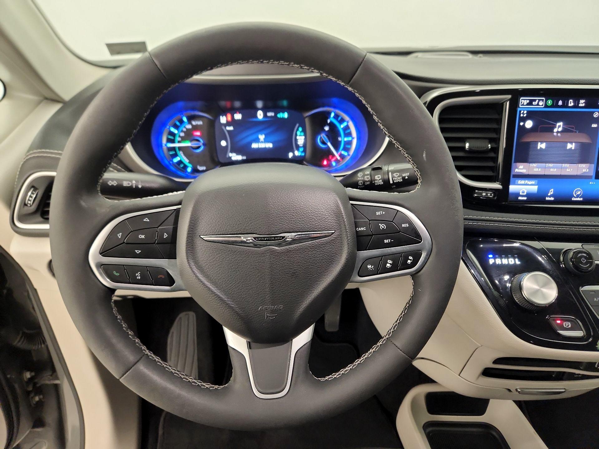 Thumbnail: 2022 Chrysler Pacifica - 10