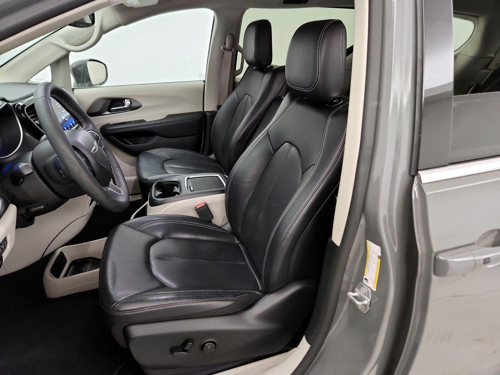 Thumbnail: 2022 Chrysler Pacifica - 11