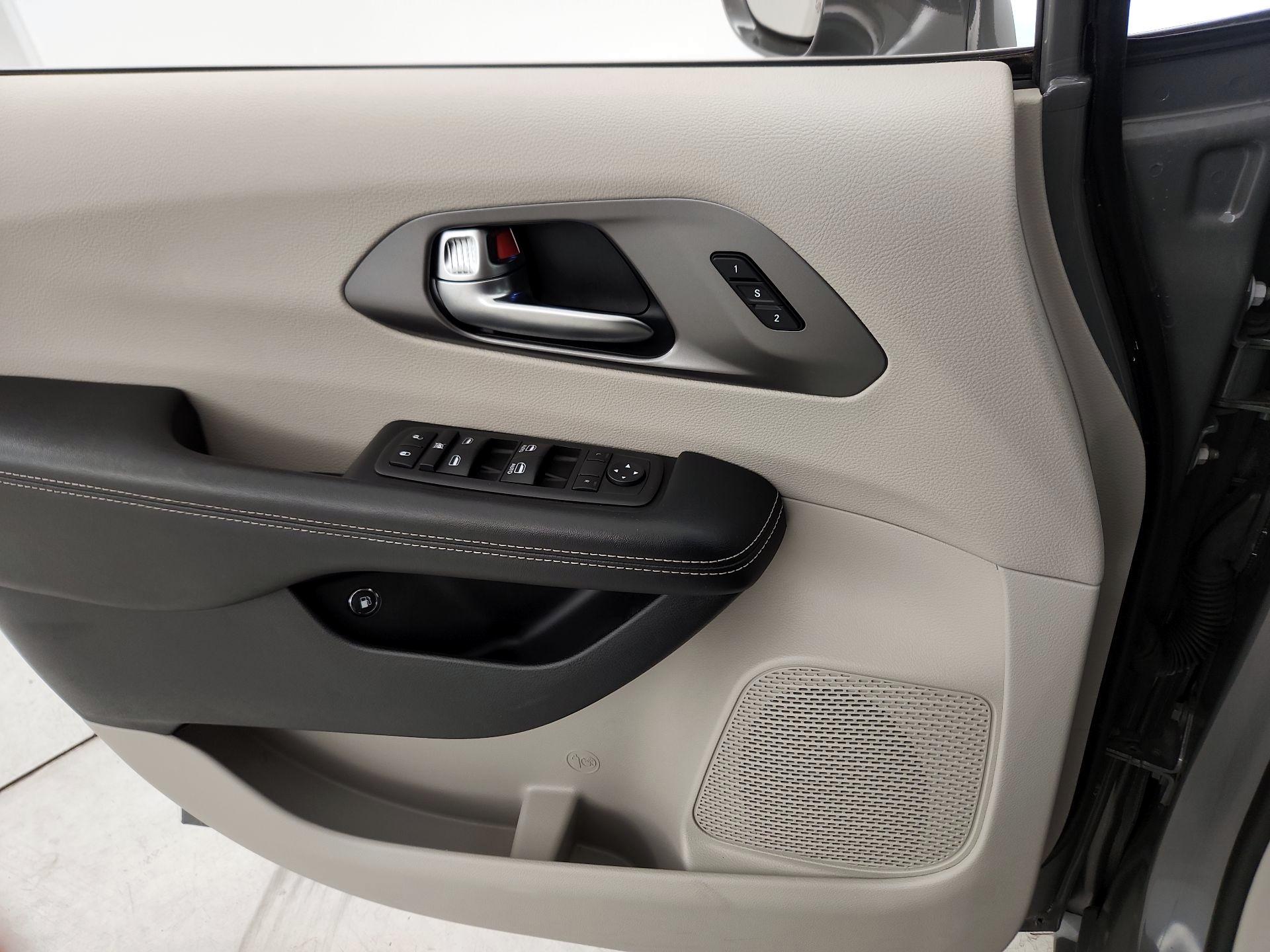 Thumbnail: 2022 Chrysler Pacifica - 12