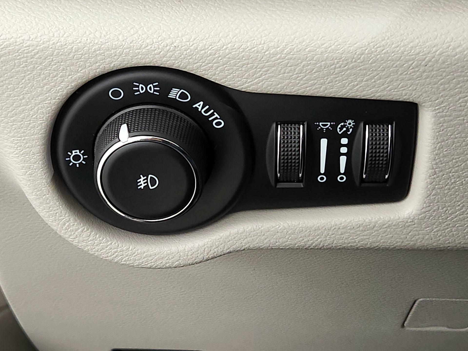 Thumbnail: 2022 Chrysler Pacifica - 13