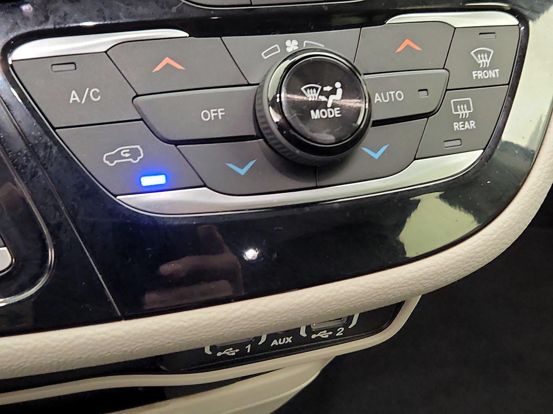 Thumbnail: 2022 Chrysler Pacifica - 16