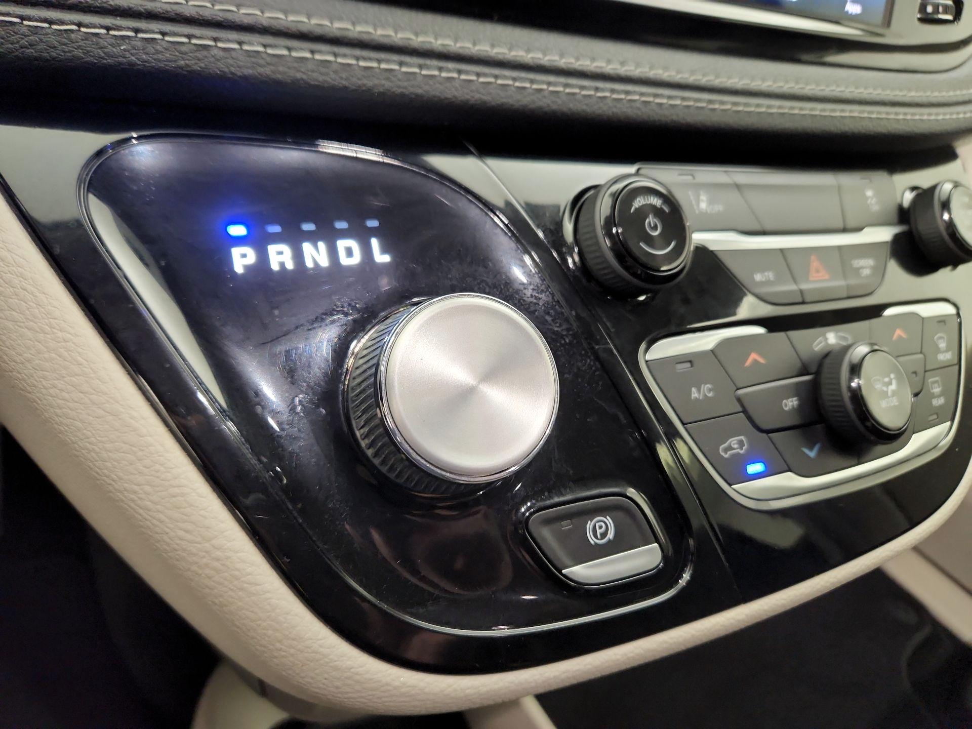 Thumbnail: 2022 Chrysler Pacifica - 17