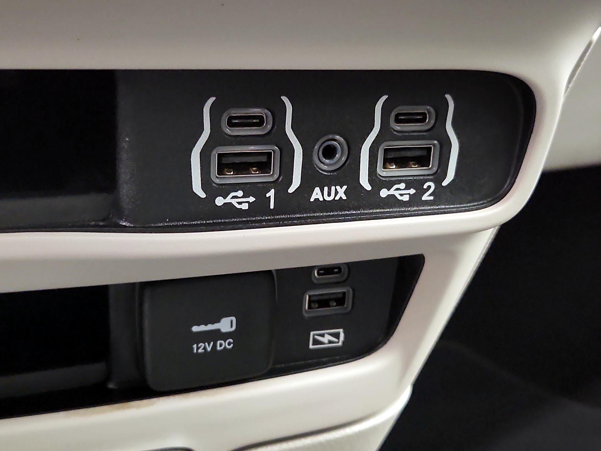 Thumbnail: 2022 Chrysler Pacifica - 18