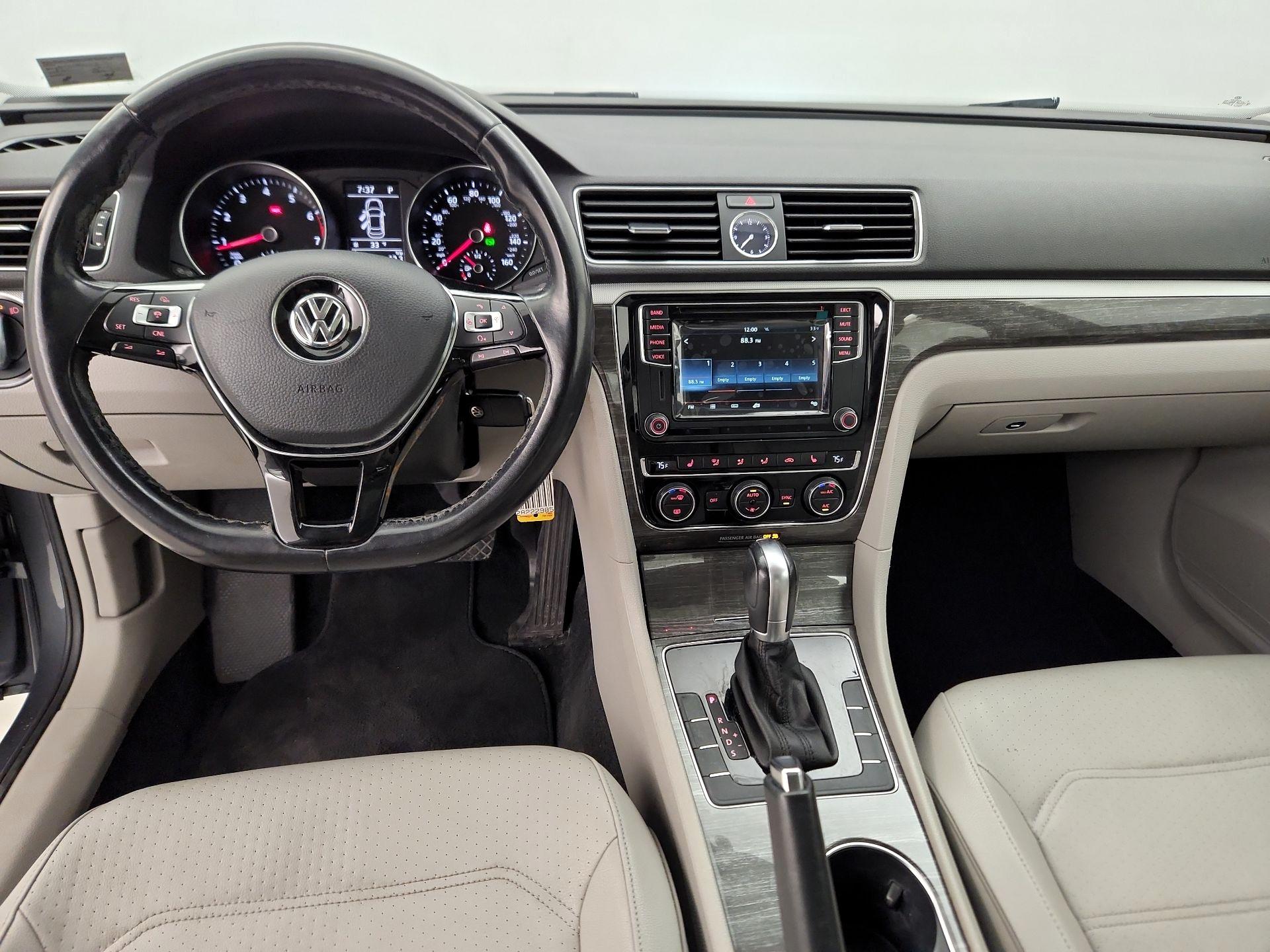 Thumbnail: 2016 Volkswagen Passat - 9