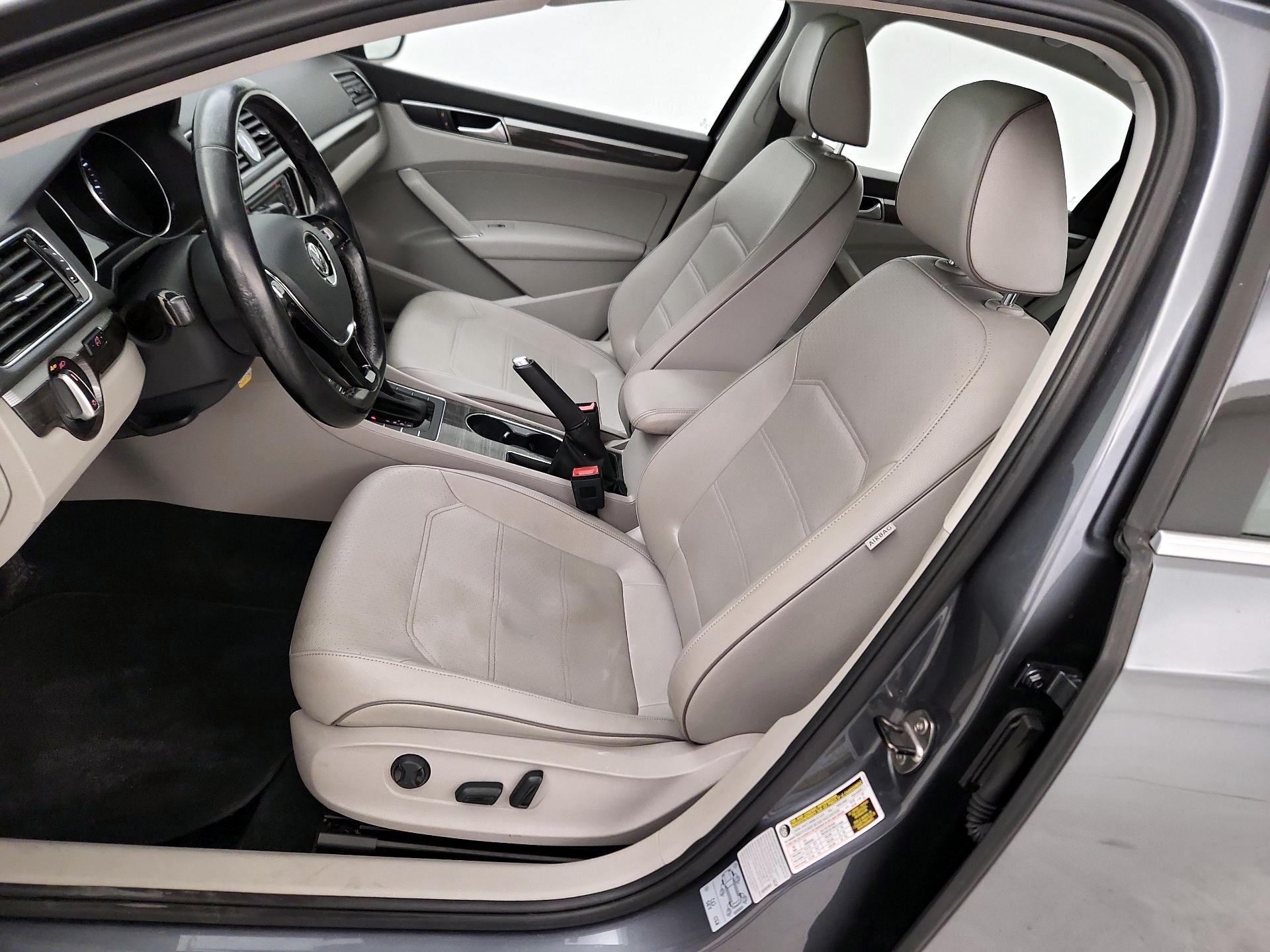 Thumbnail: 2016 Volkswagen Passat - 11