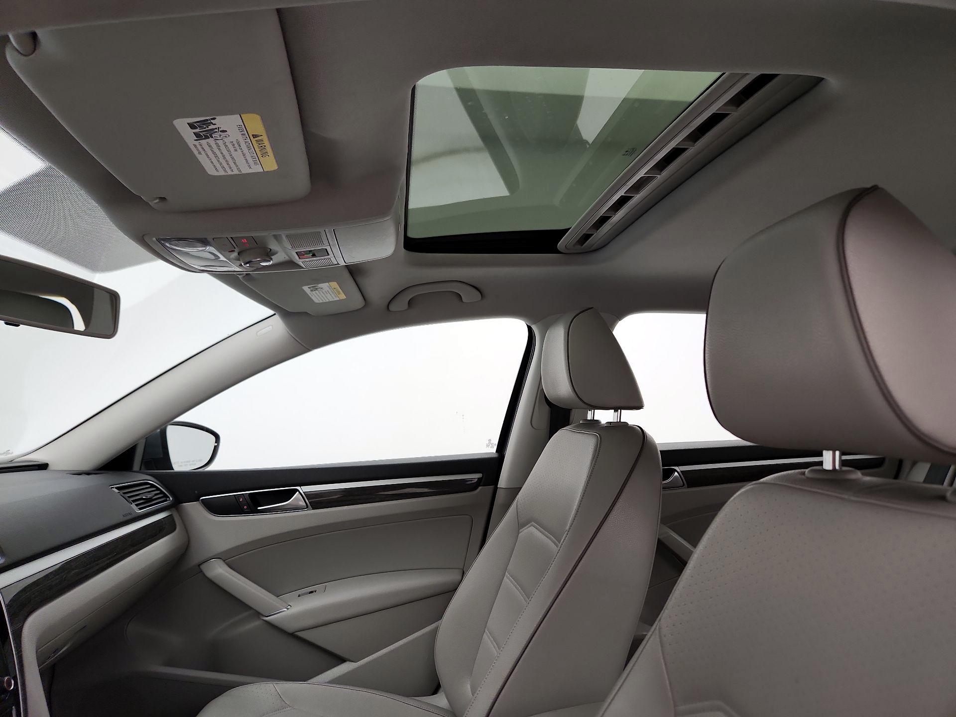 Thumbnail: 2016 Volkswagen Passat - 19