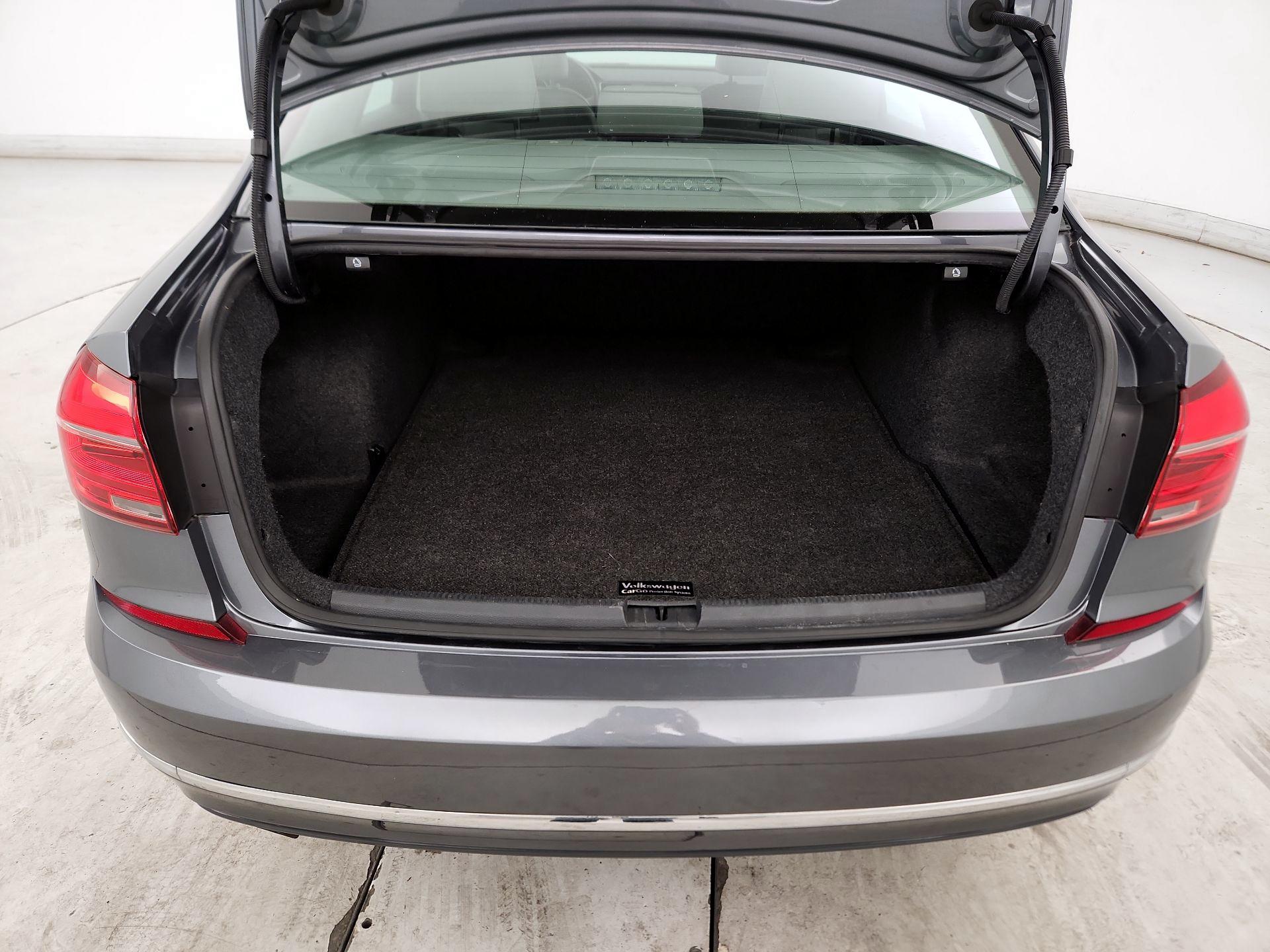 Thumbnail: 2016 Volkswagen Passat - 20