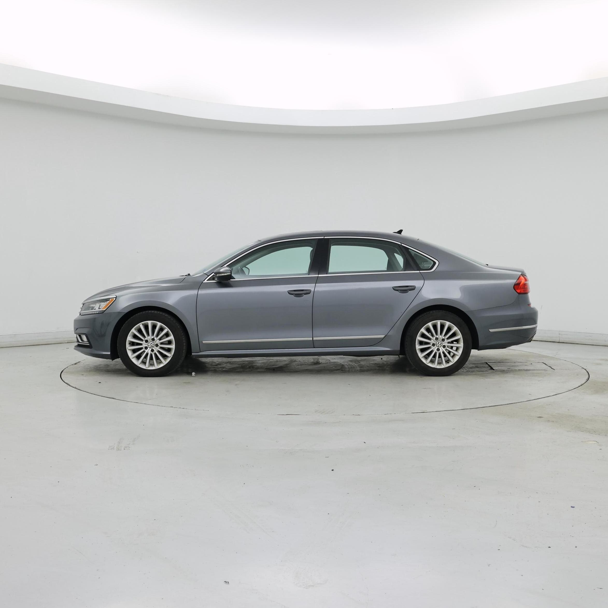 Thumbnail: 2016 Volkswagen Passat - 3