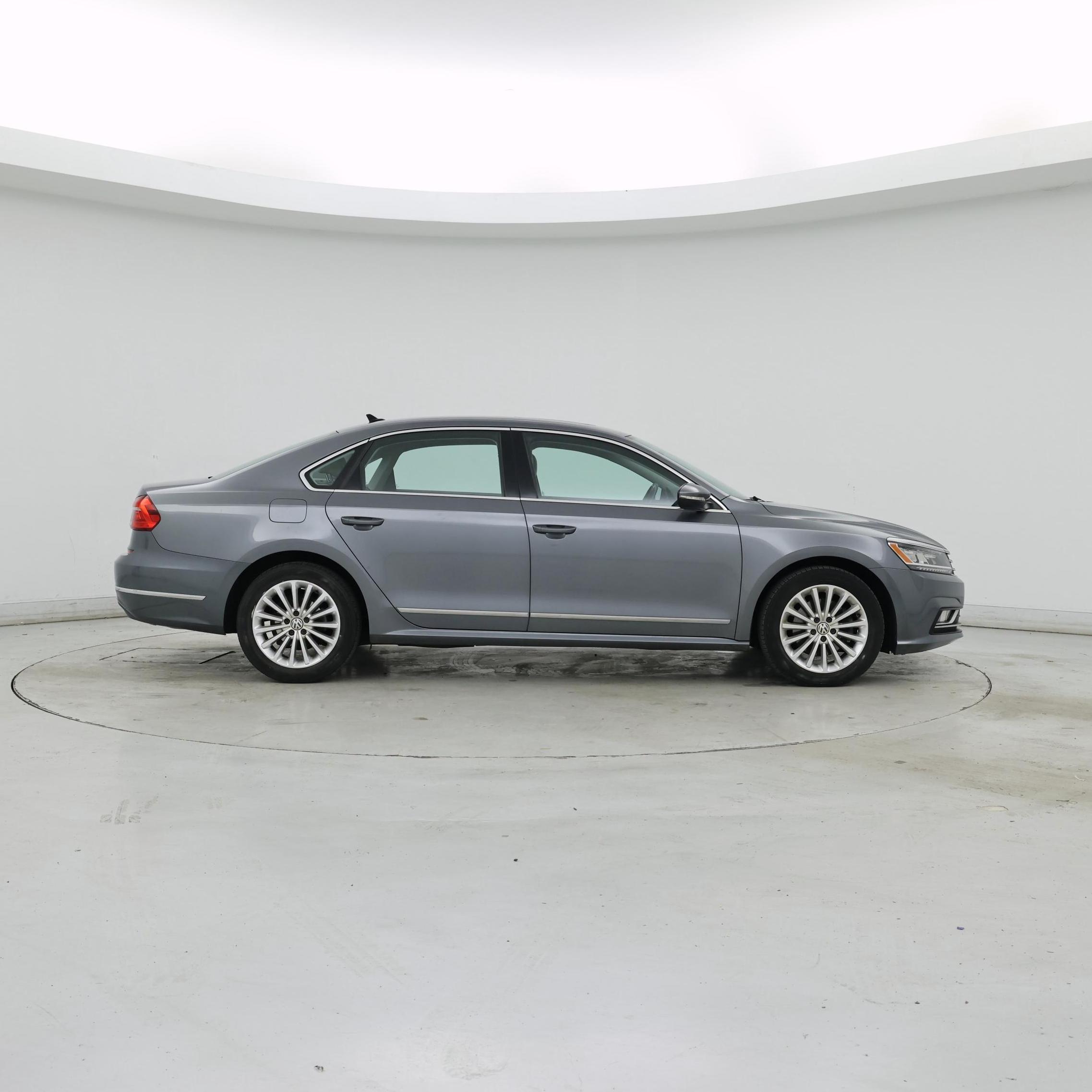 Thumbnail: 2016 Volkswagen Passat - 7