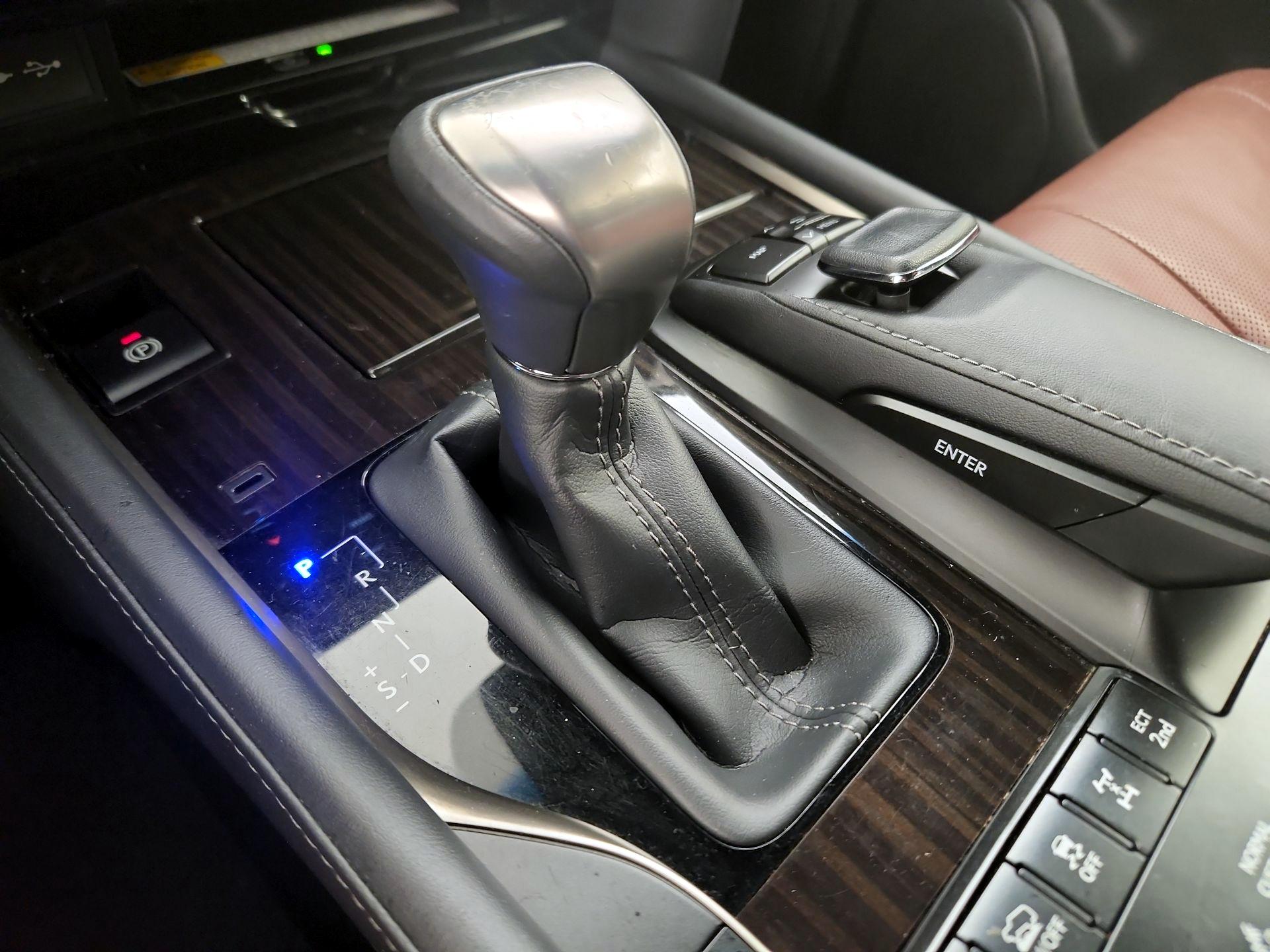 Thumbnail: 2020 Lexus LX - 18