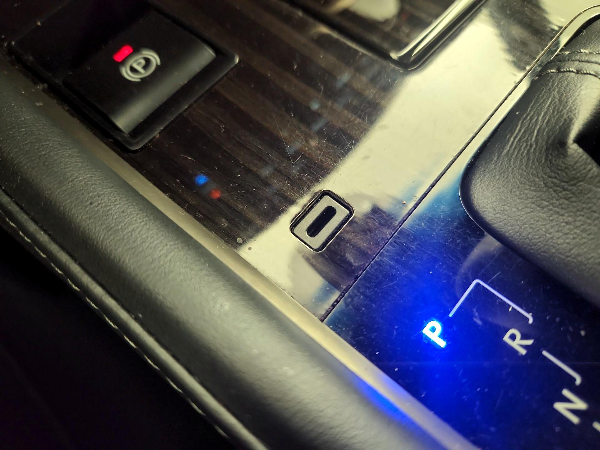 Thumbnail: 2020 Lexus LX - 19