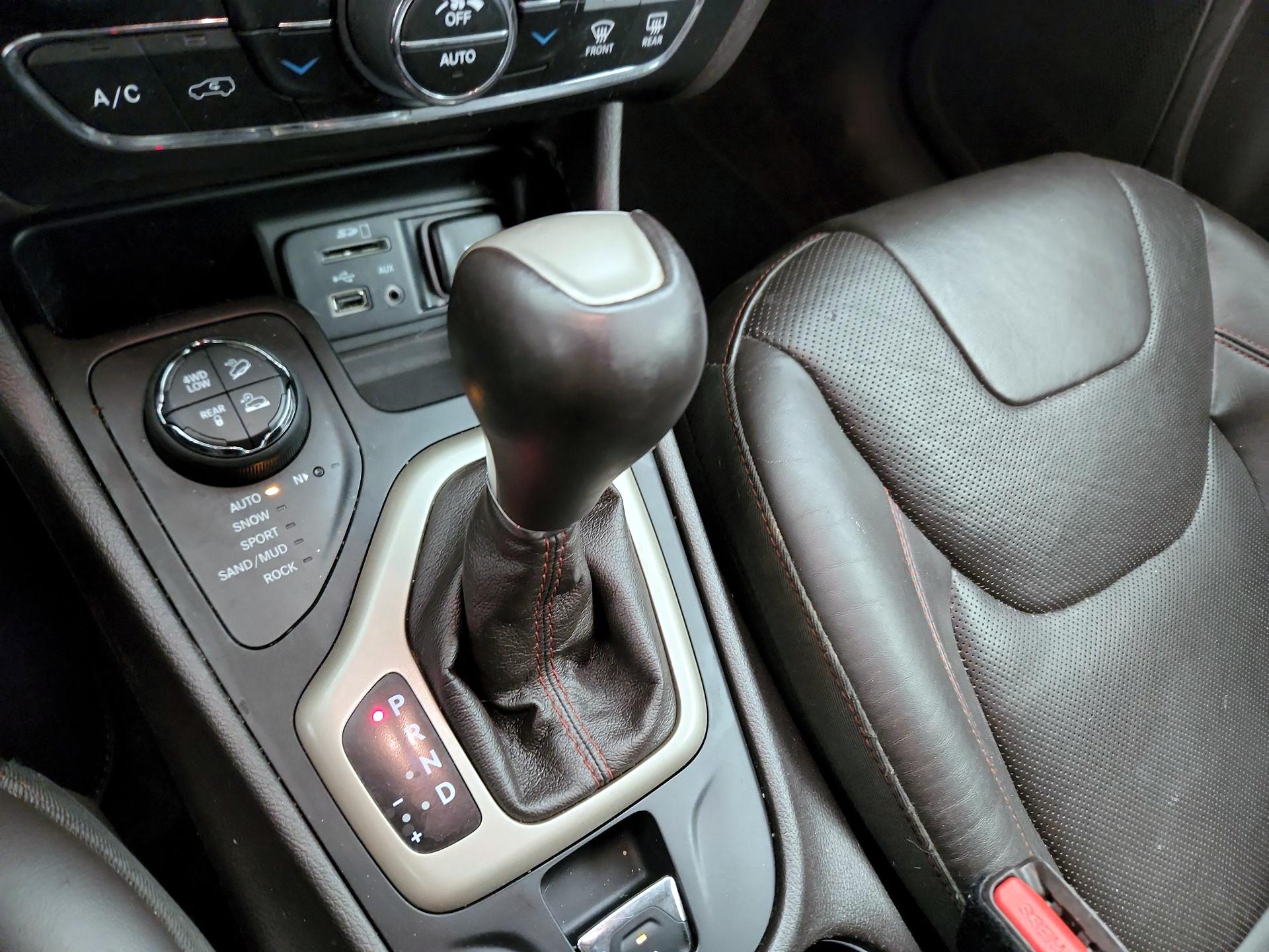 Thumbnail: 2016 Jeep Cherokee - 17