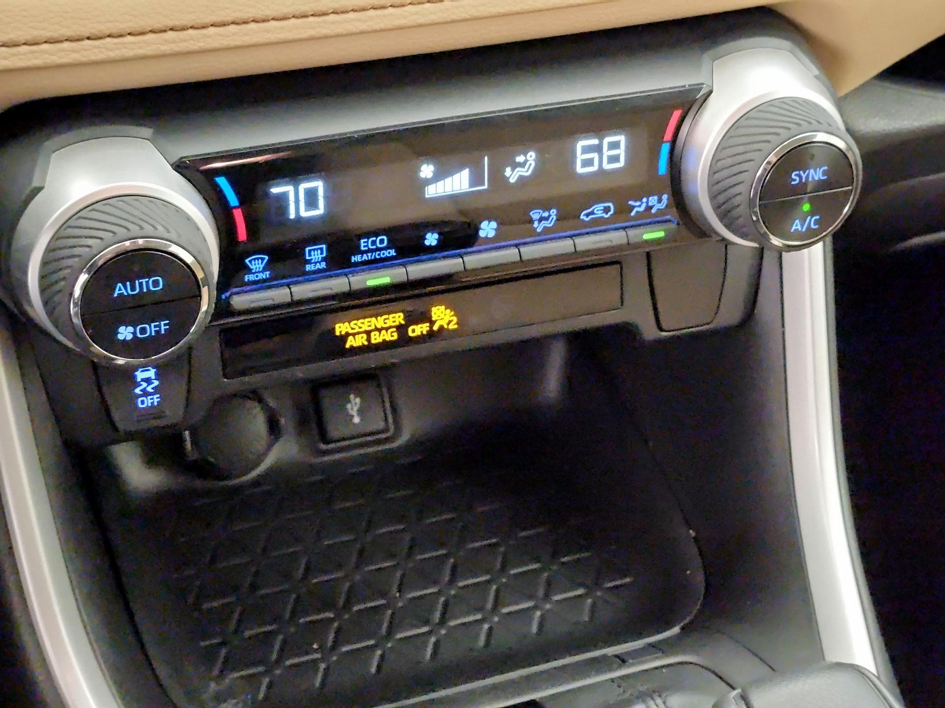 Thumbnail: 2020 Toyota RAV4 - 17