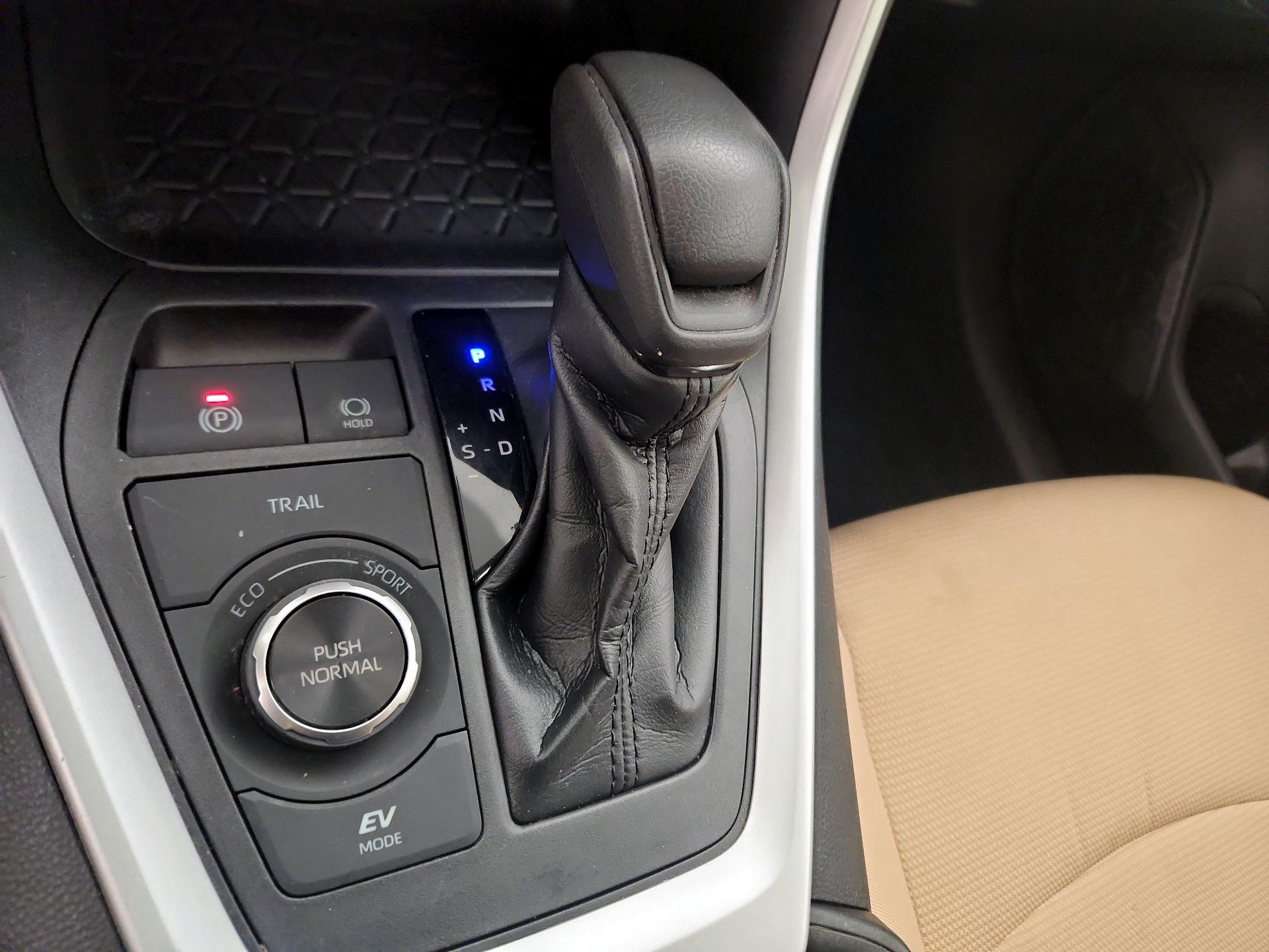 Thumbnail: 2020 Toyota RAV4 - 18