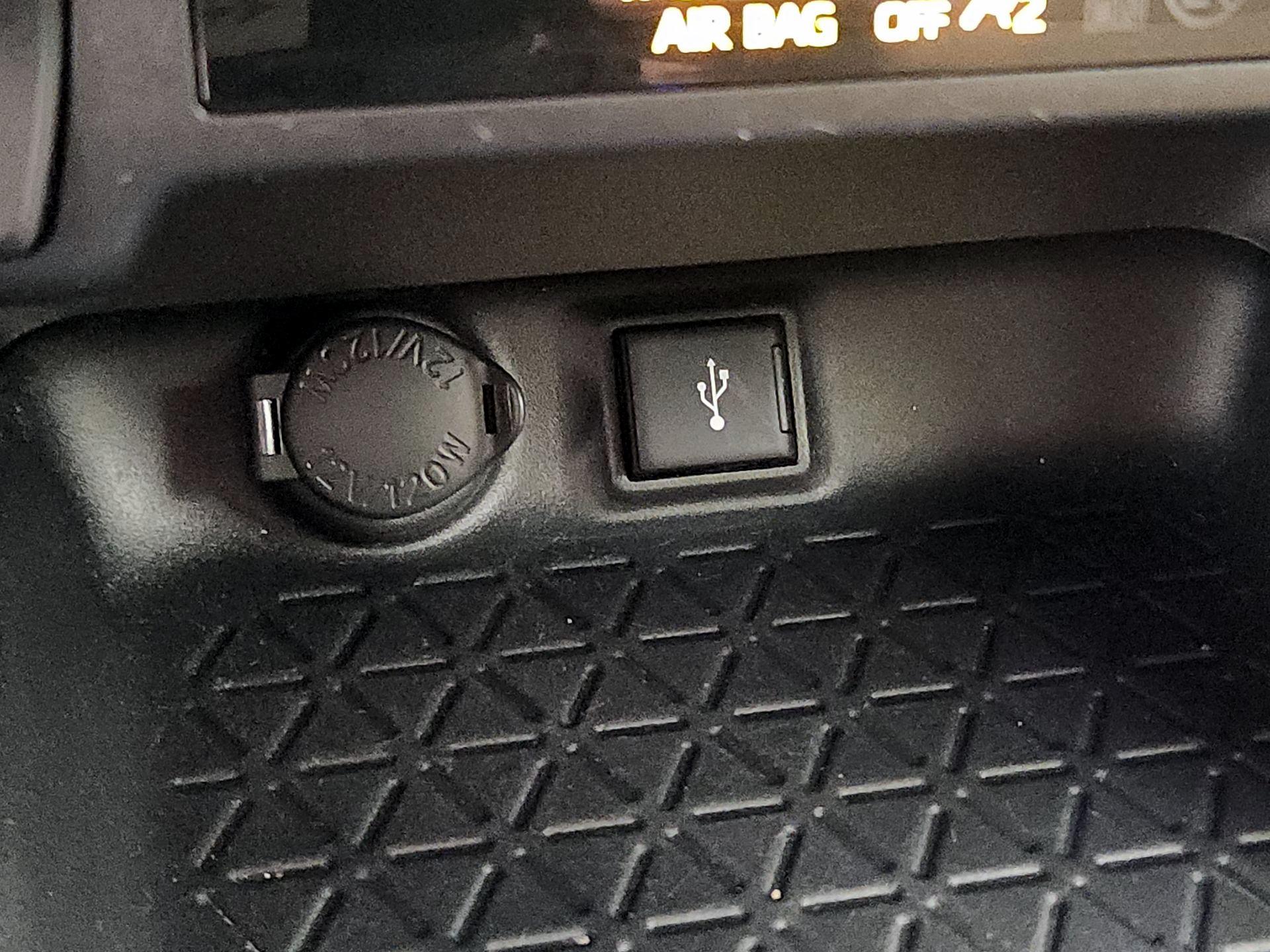 Thumbnail: 2020 Toyota RAV4 - 19