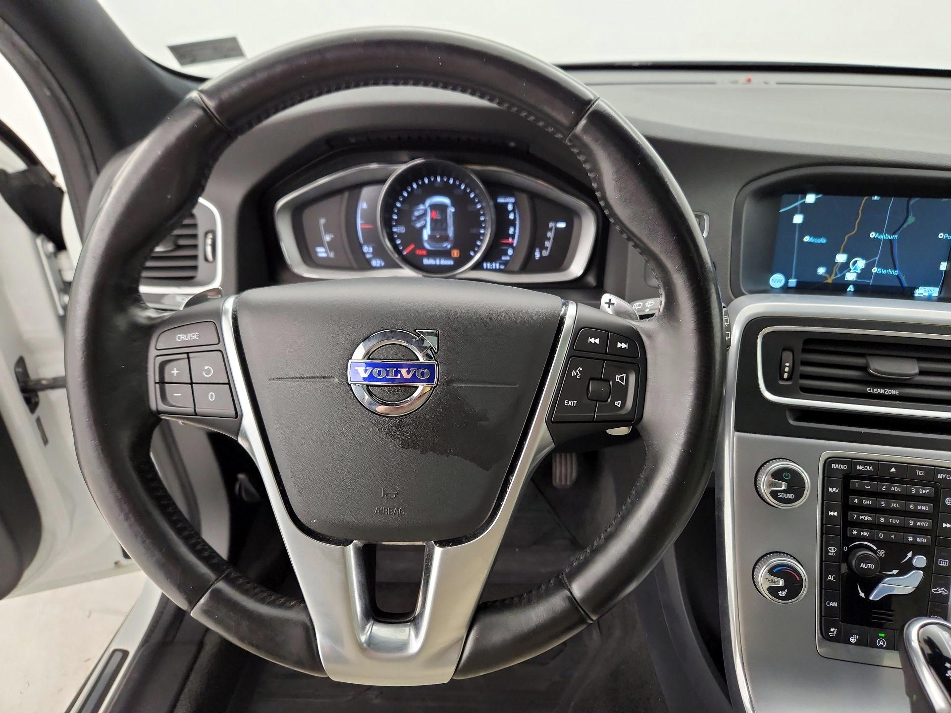 Thumbnail: 2017 Volvo V60 - 10