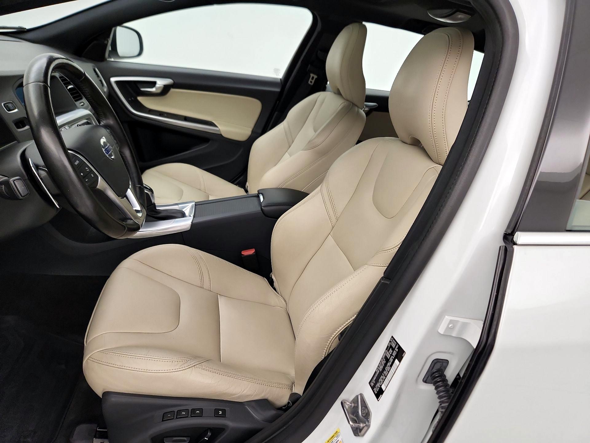 Thumbnail: 2017 Volvo V60 - 11