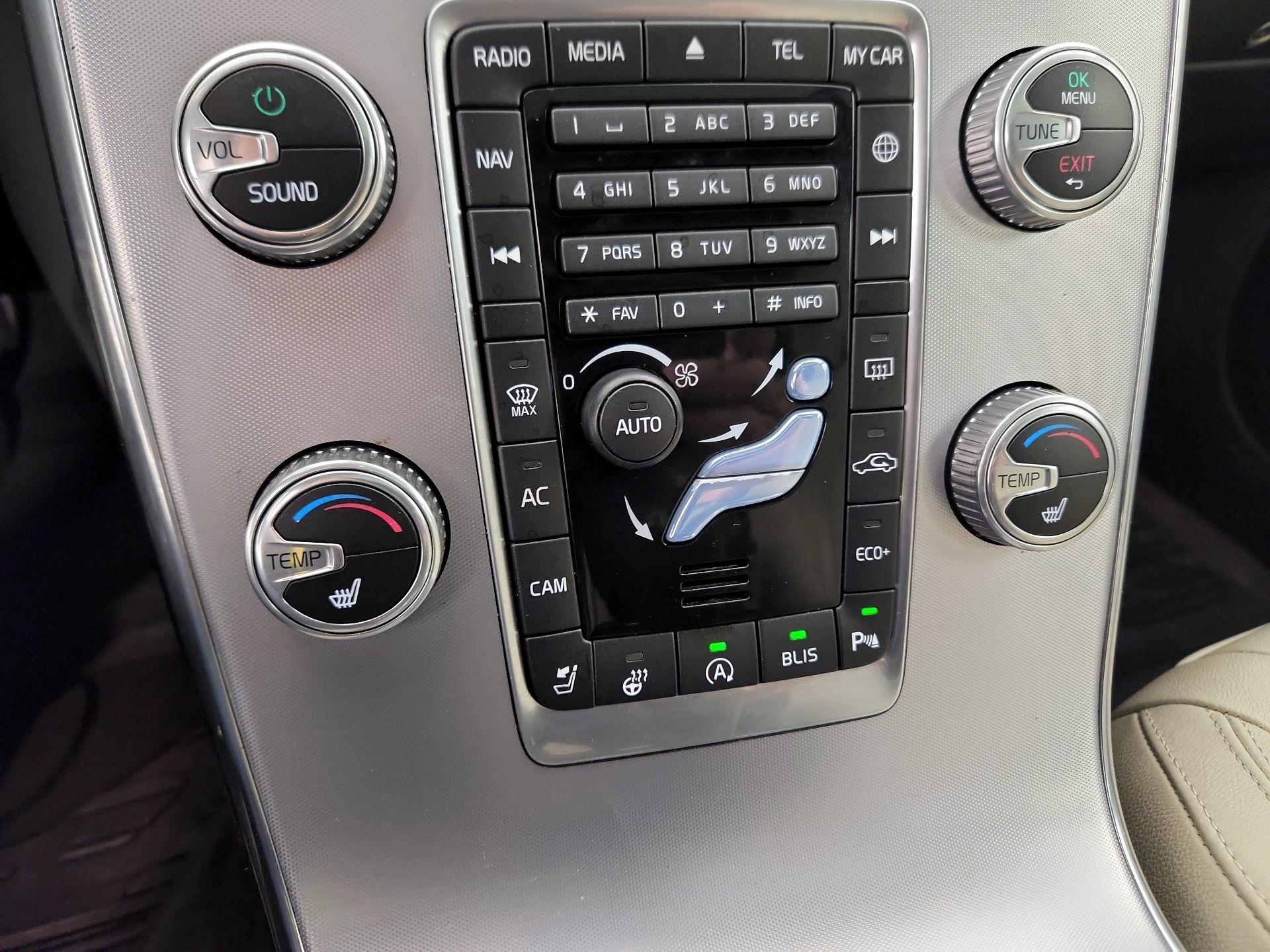 Thumbnail: 2017 Volvo V60 - 17