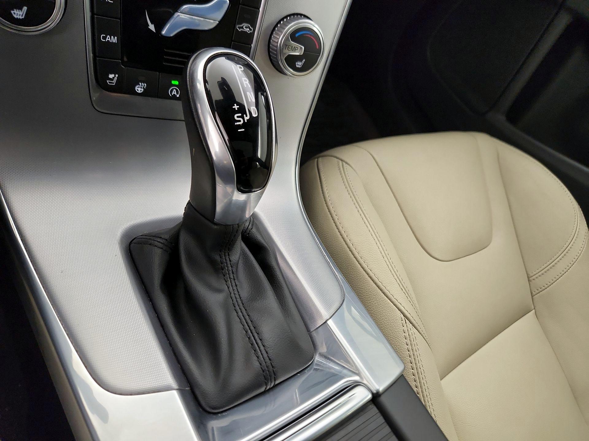 Thumbnail: 2017 Volvo V60 - 18