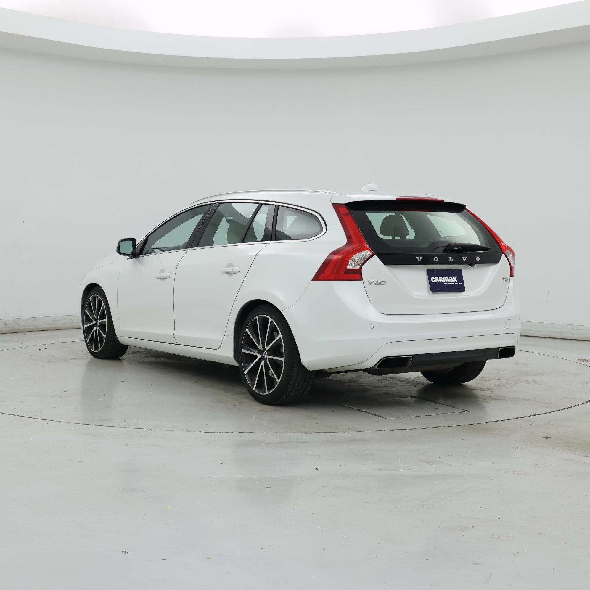 Thumbnail: 2017 Volvo V60 - 2