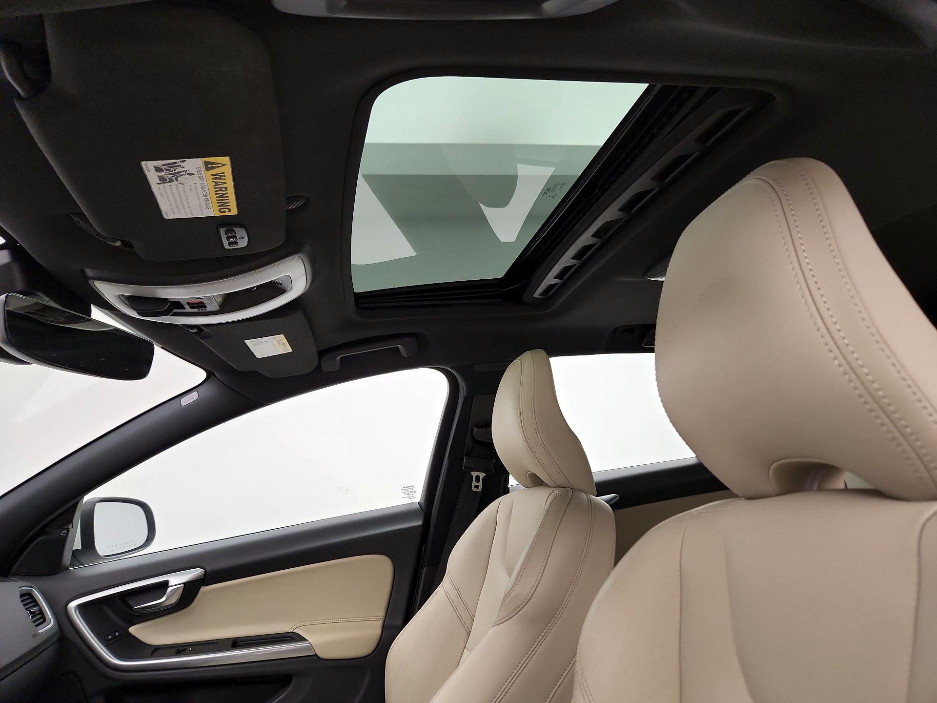 Thumbnail: 2017 Volvo V60 - 20