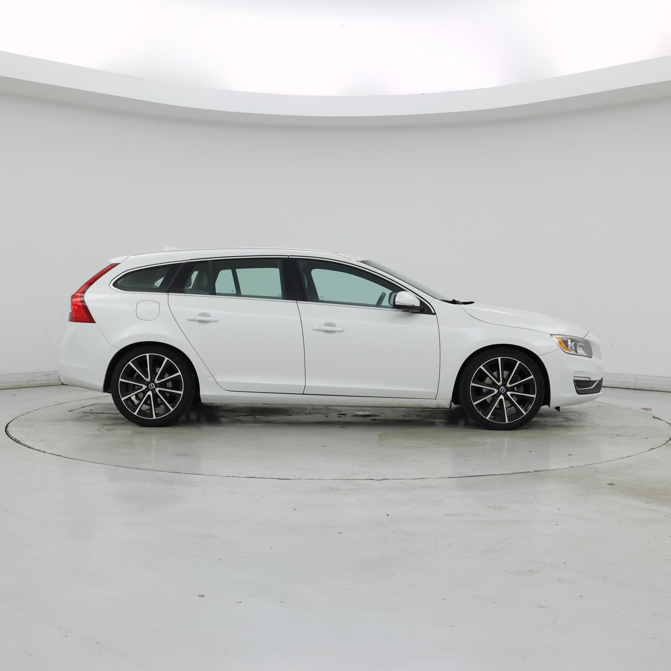 Thumbnail: 2017 Volvo V60 - 7