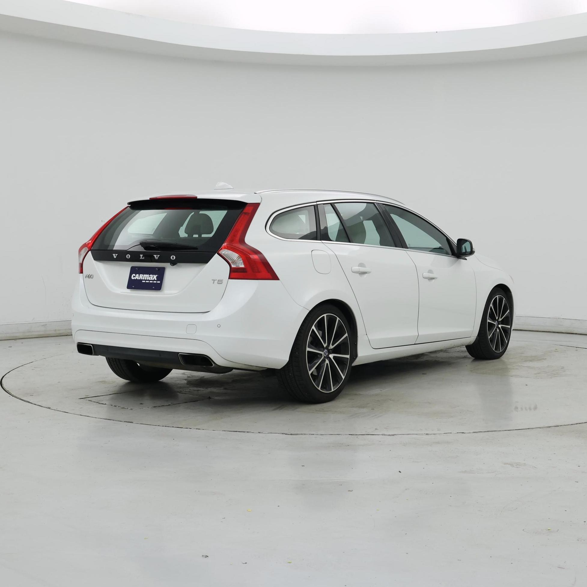 Thumbnail: 2017 Volvo V60 - 8