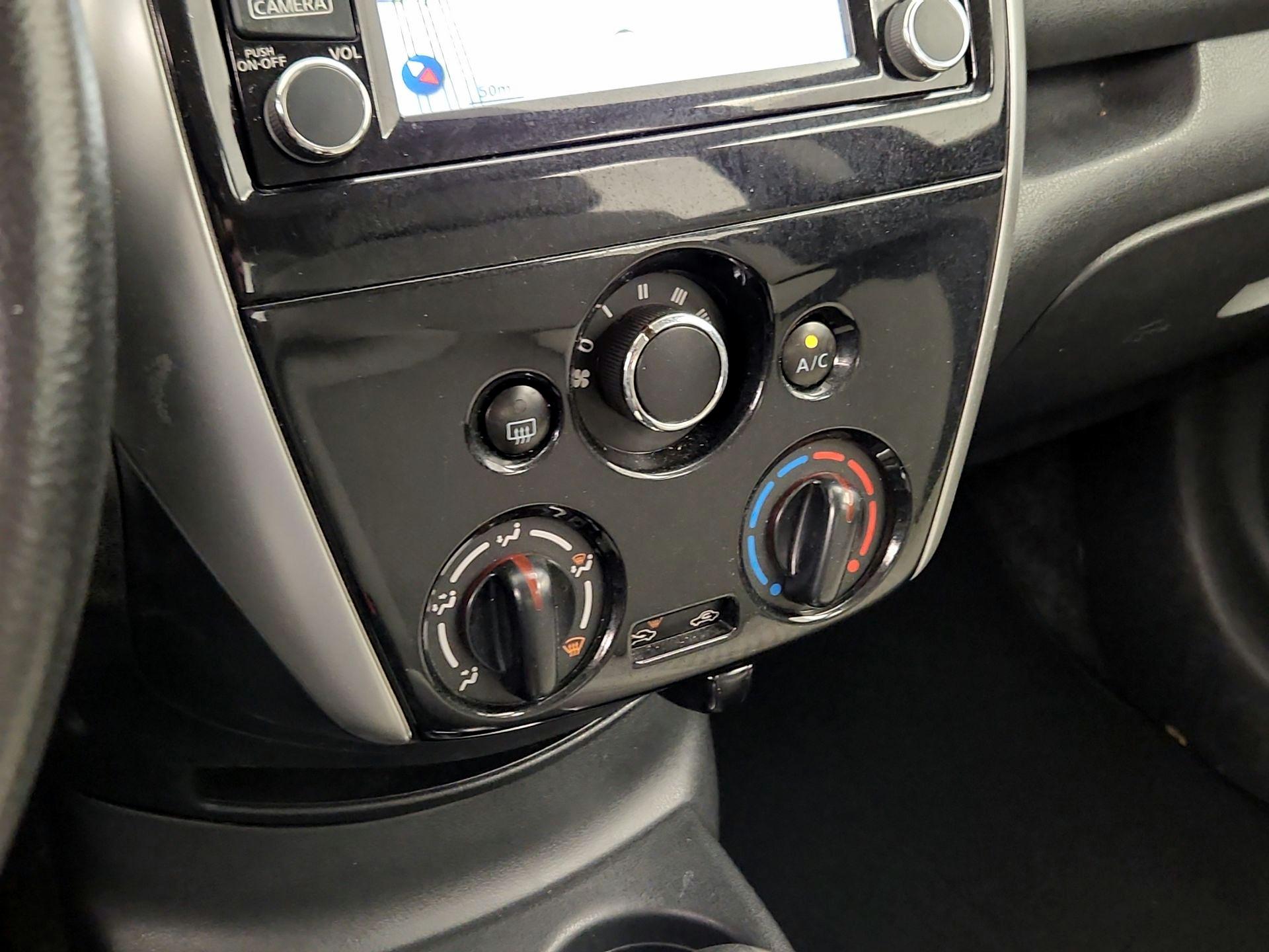 Thumbnail: 2015 Nissan Versa Note - 17