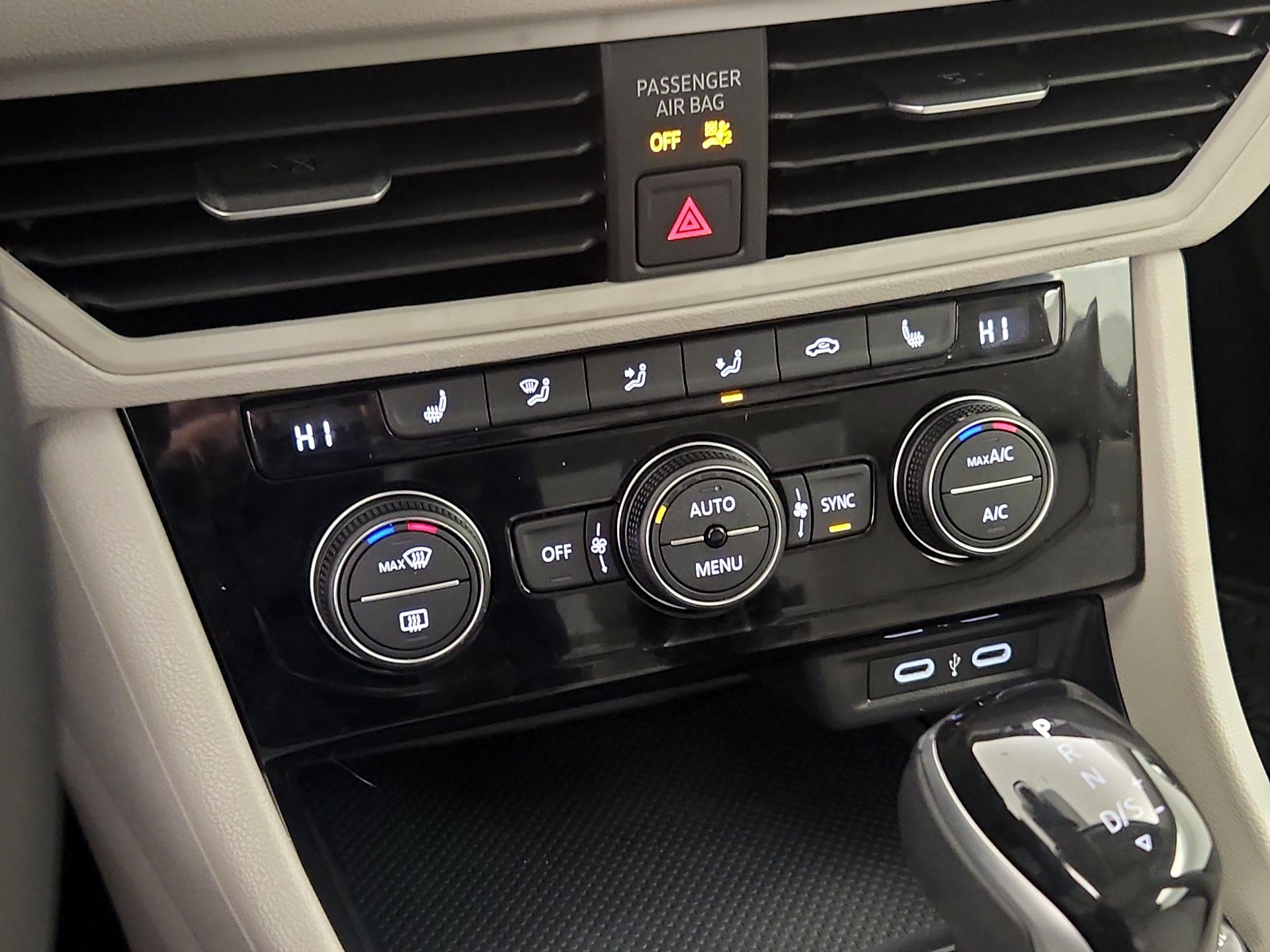 Thumbnail: 2023 Volkswagen Jetta - 16