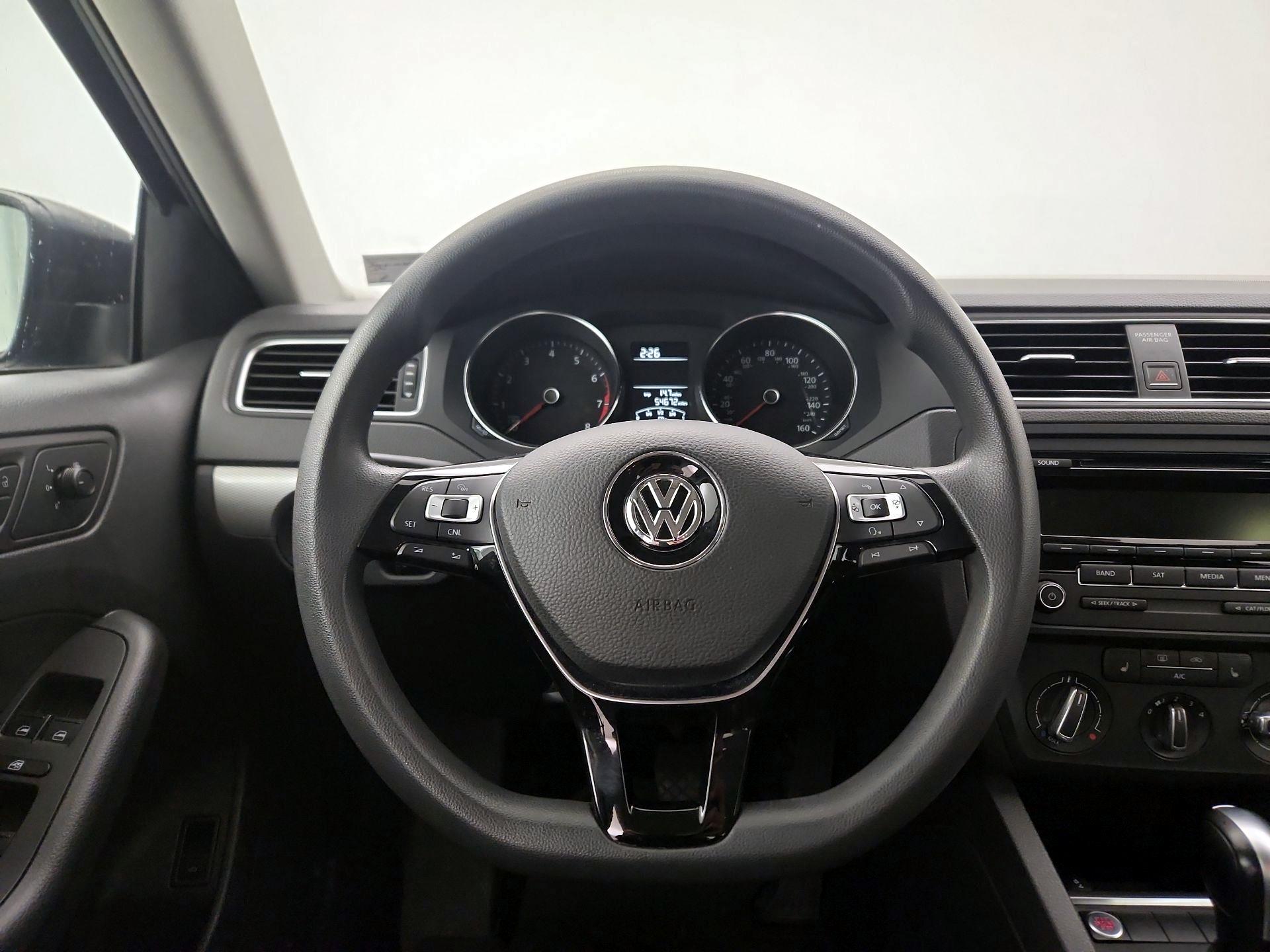 Thumbnail: 2015 Volkswagen Jetta - 10