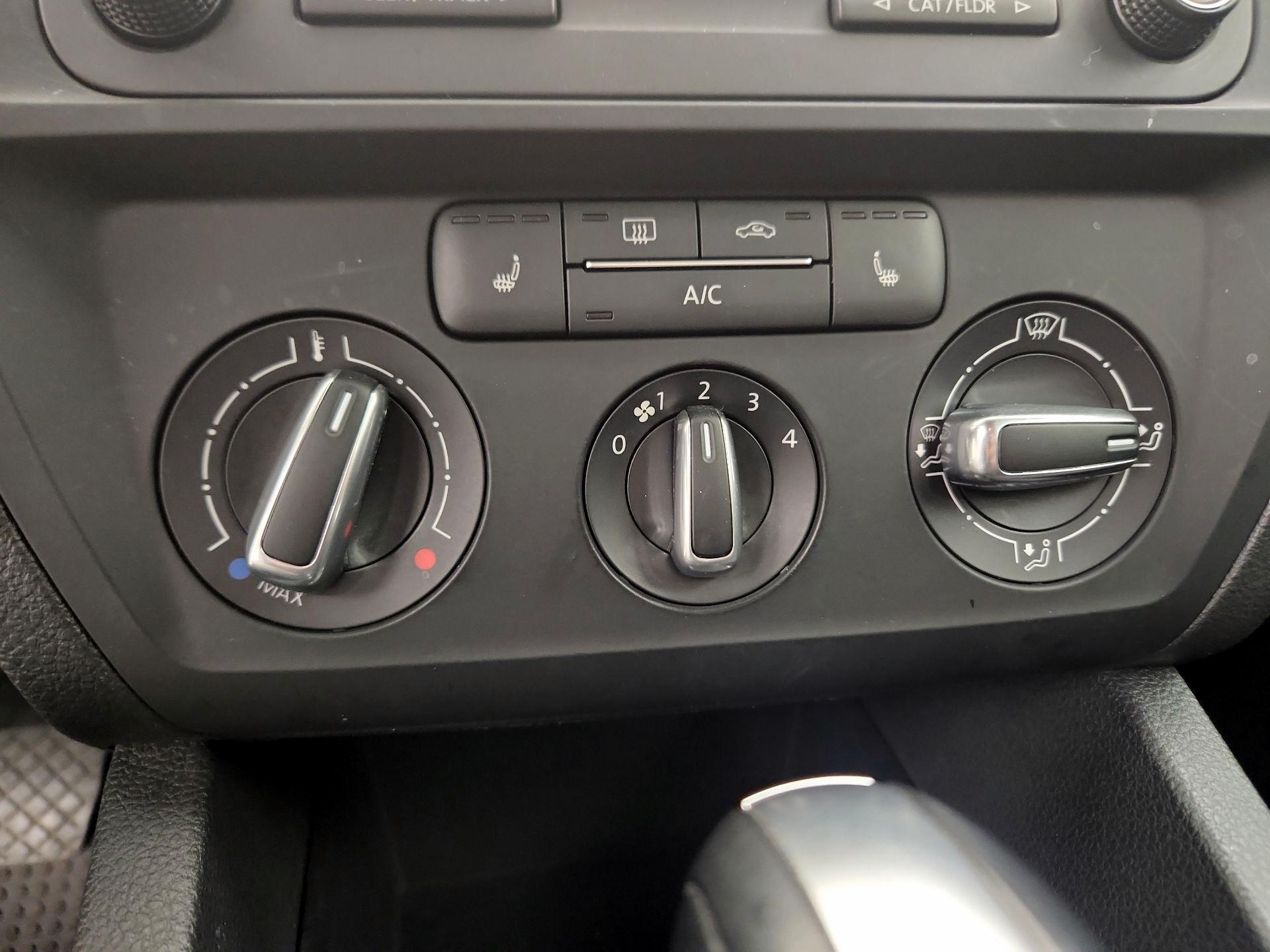 Thumbnail: 2015 Volkswagen Jetta - 15